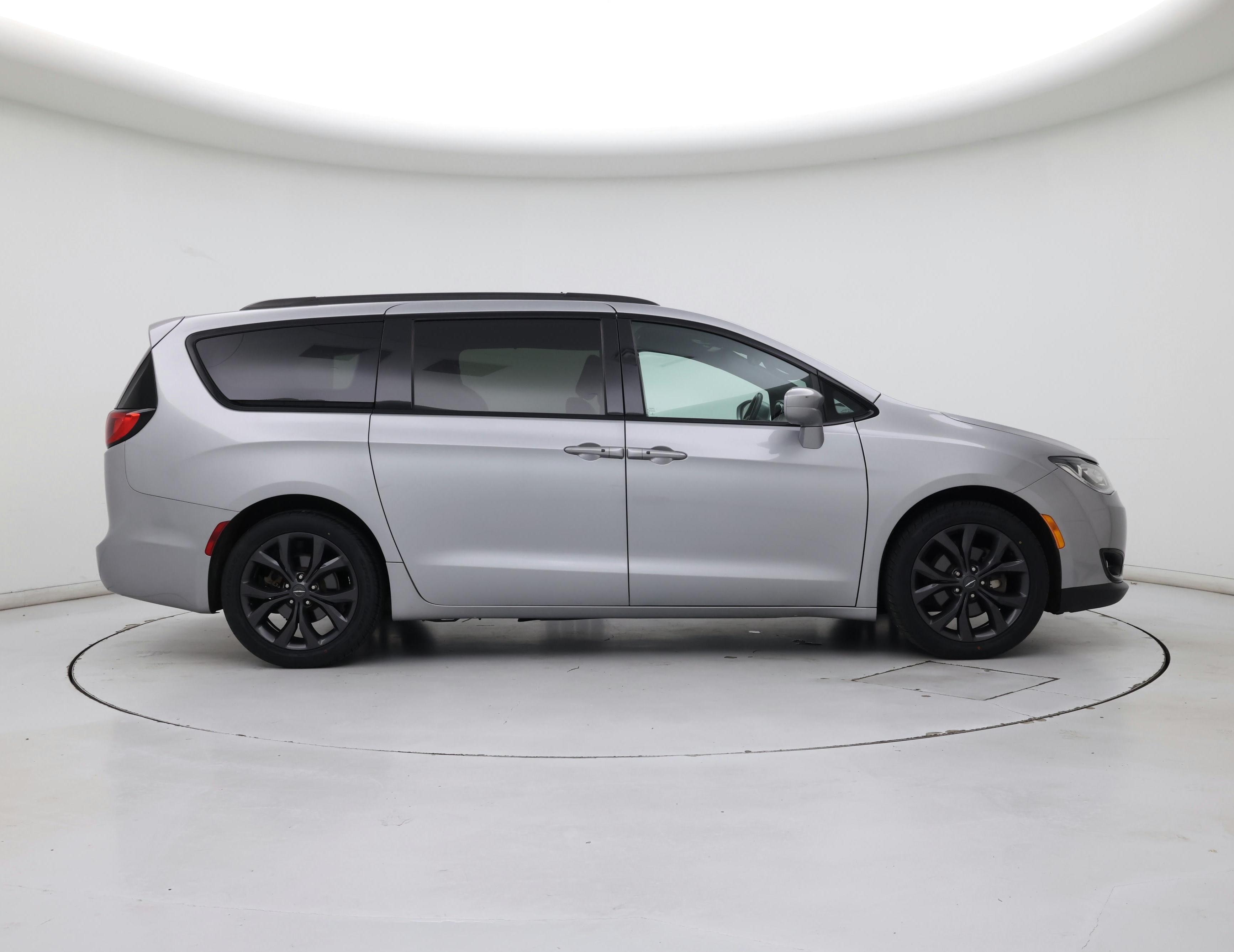 Thumbnail: 2019 Chrysler Pacifica - 7