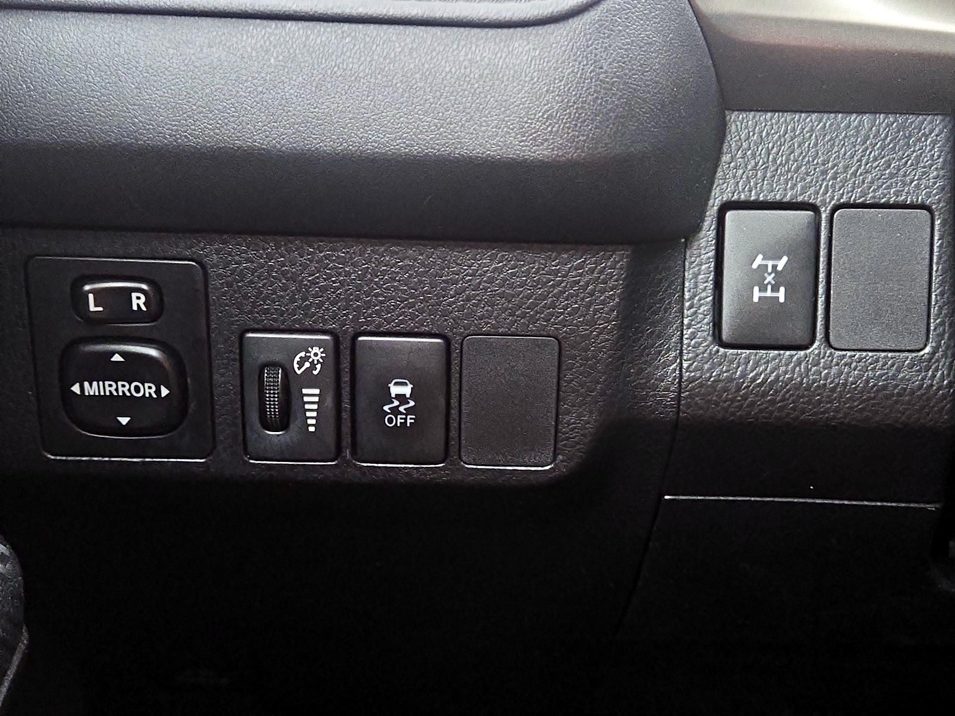 Thumbnail: 2014 Toyota RAV4 - 13