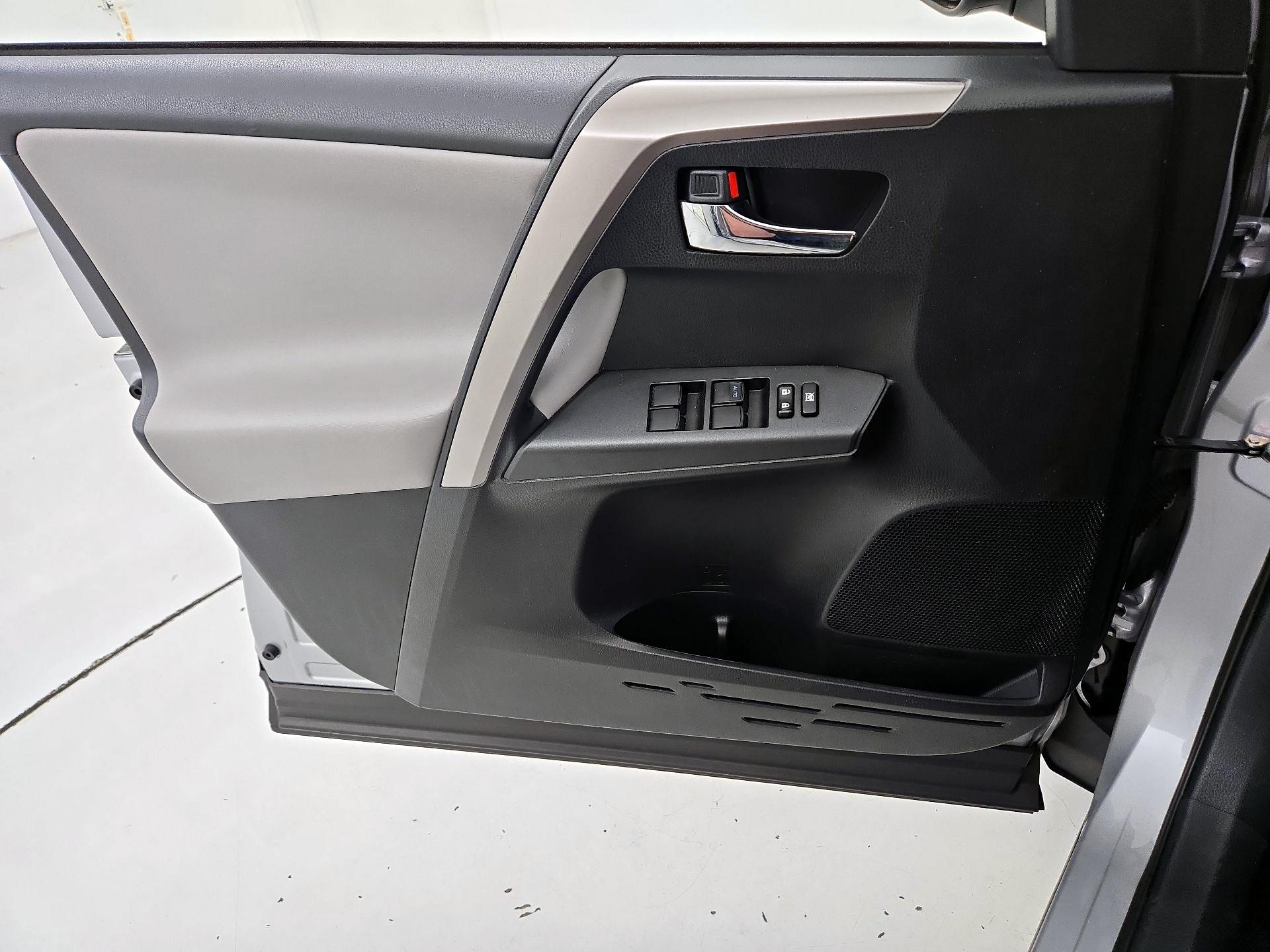 Thumbnail: 2018 Toyota RAV4 - 12