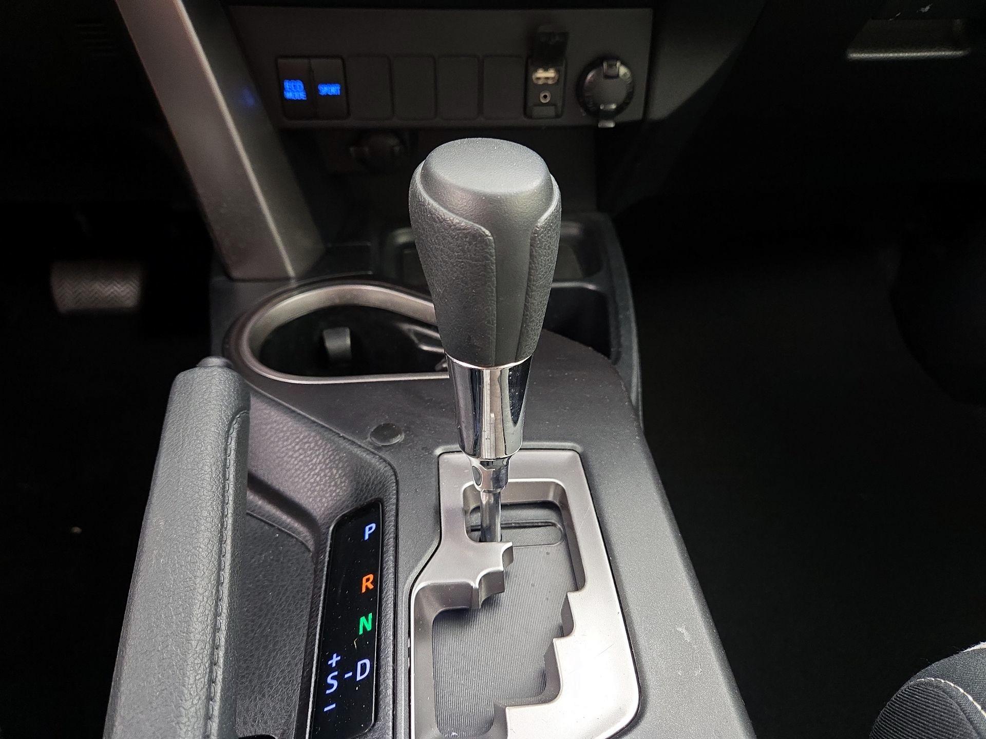 Thumbnail: 2018 Toyota RAV4 - 17