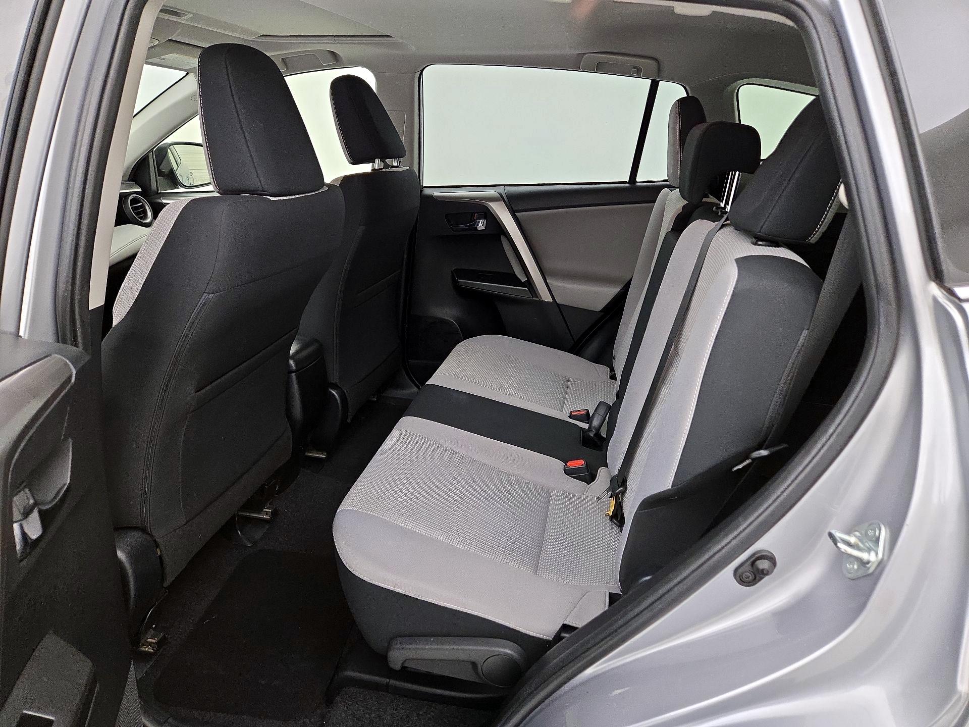 Thumbnail: 2018 Toyota RAV4 - 19