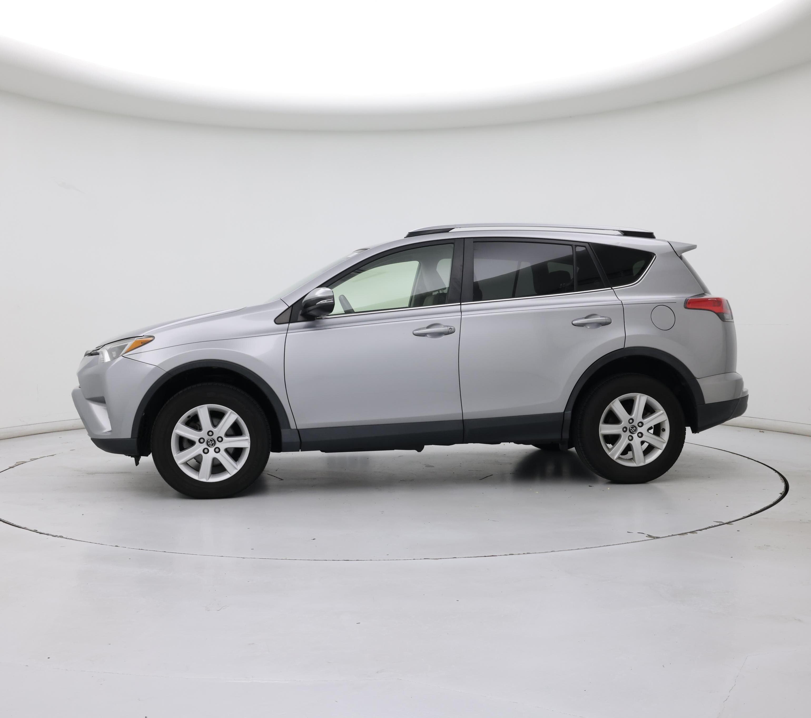 Thumbnail: 2018 Toyota RAV4 - 3