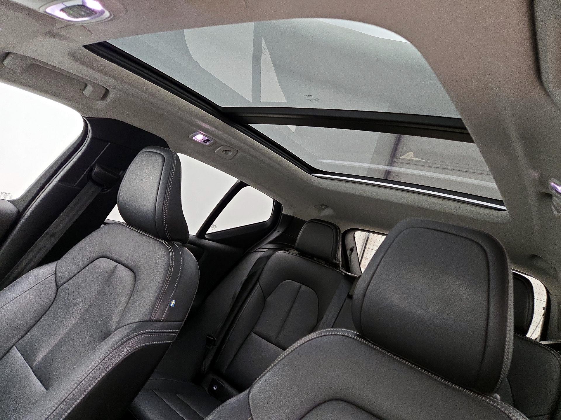 Thumbnail: 2019 Volvo XC40 - 19