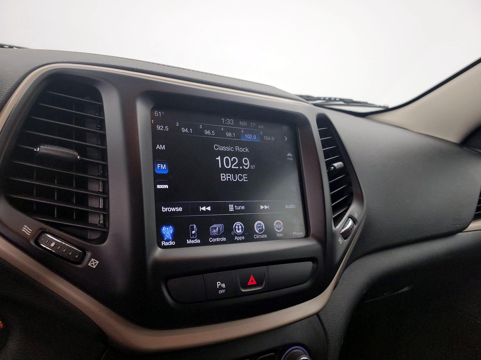 Thumbnail: 2018 Jeep Cherokee - 15