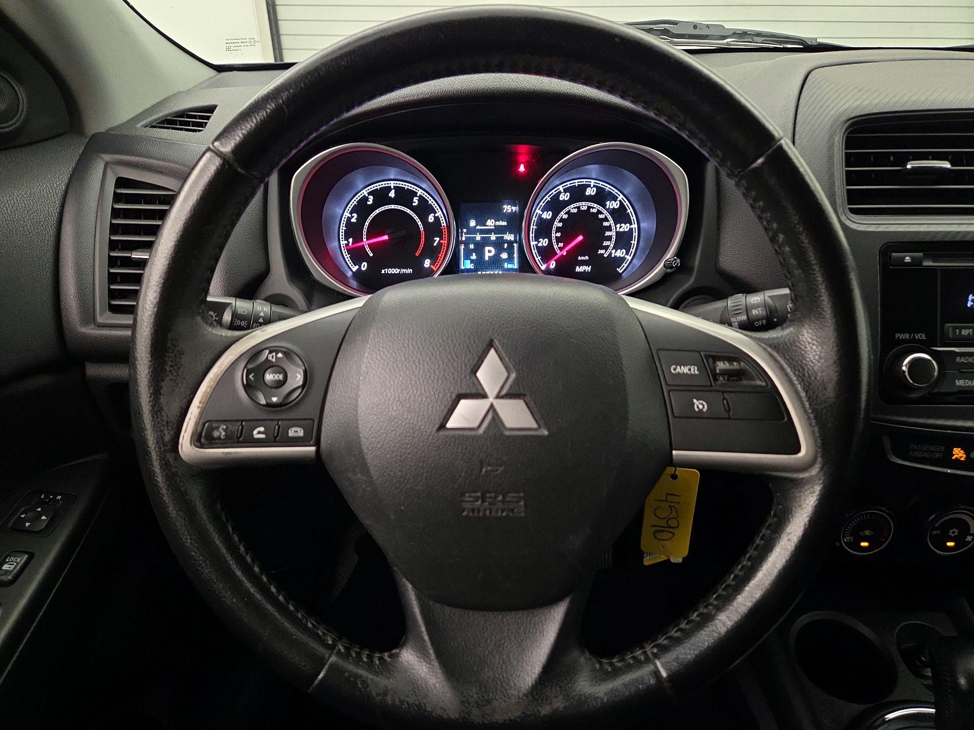 Thumbnail: 2015 Mitsubishi Outlander Sport - 10