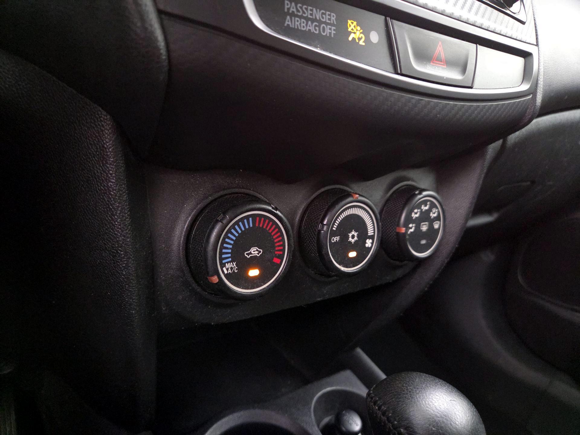 Thumbnail: 2015 Mitsubishi Outlander Sport - 15