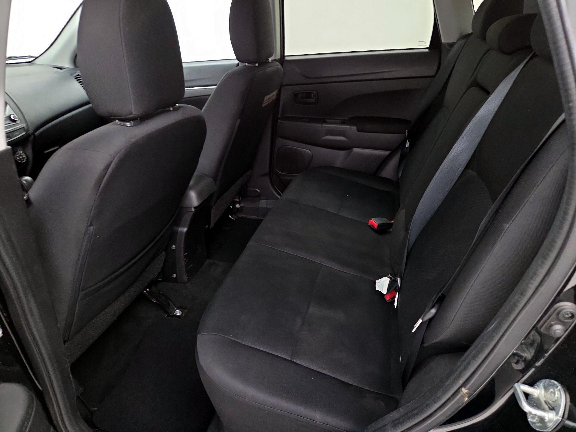 Thumbnail: 2015 Mitsubishi Outlander Sport - 17