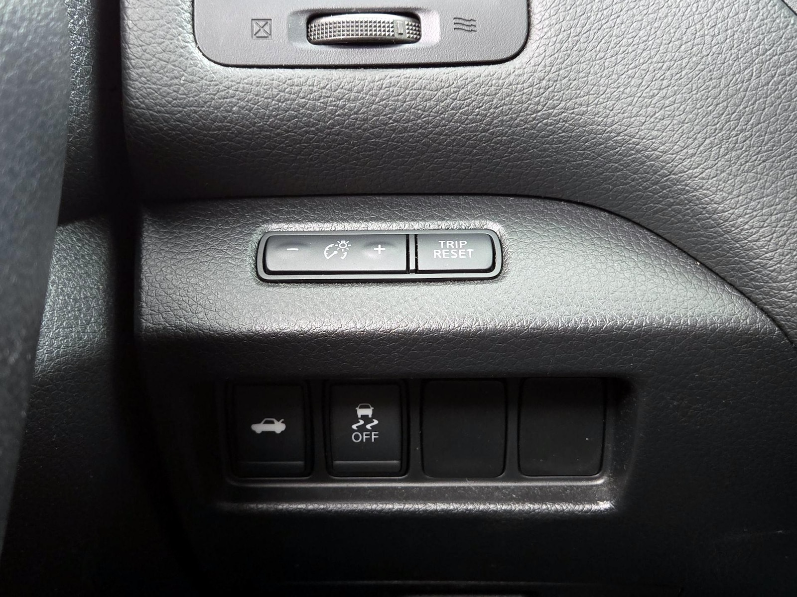 2018 Nissan Altima SR - Photo 14