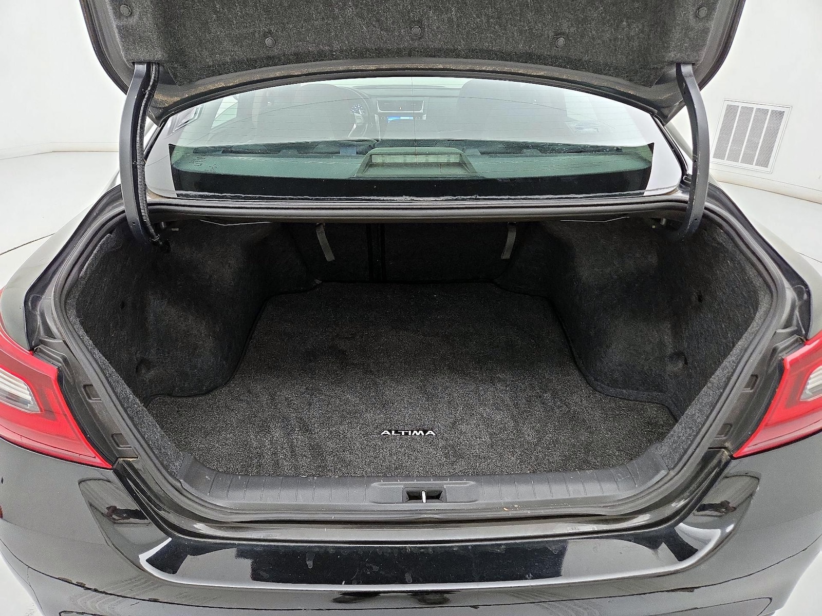 2018 Nissan Altima SR - Photo 22