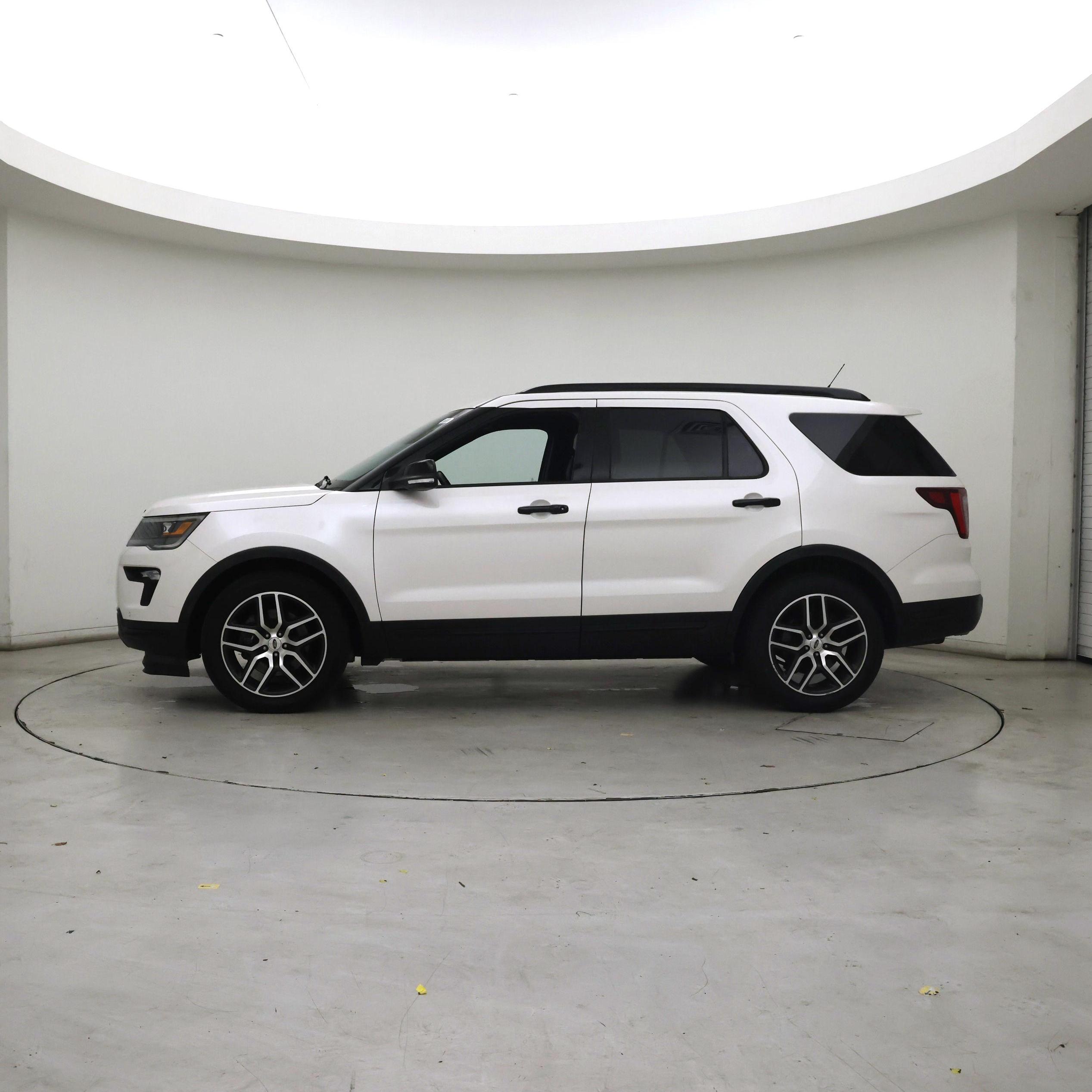 Thumbnail: 2018 Ford Explorer - 3