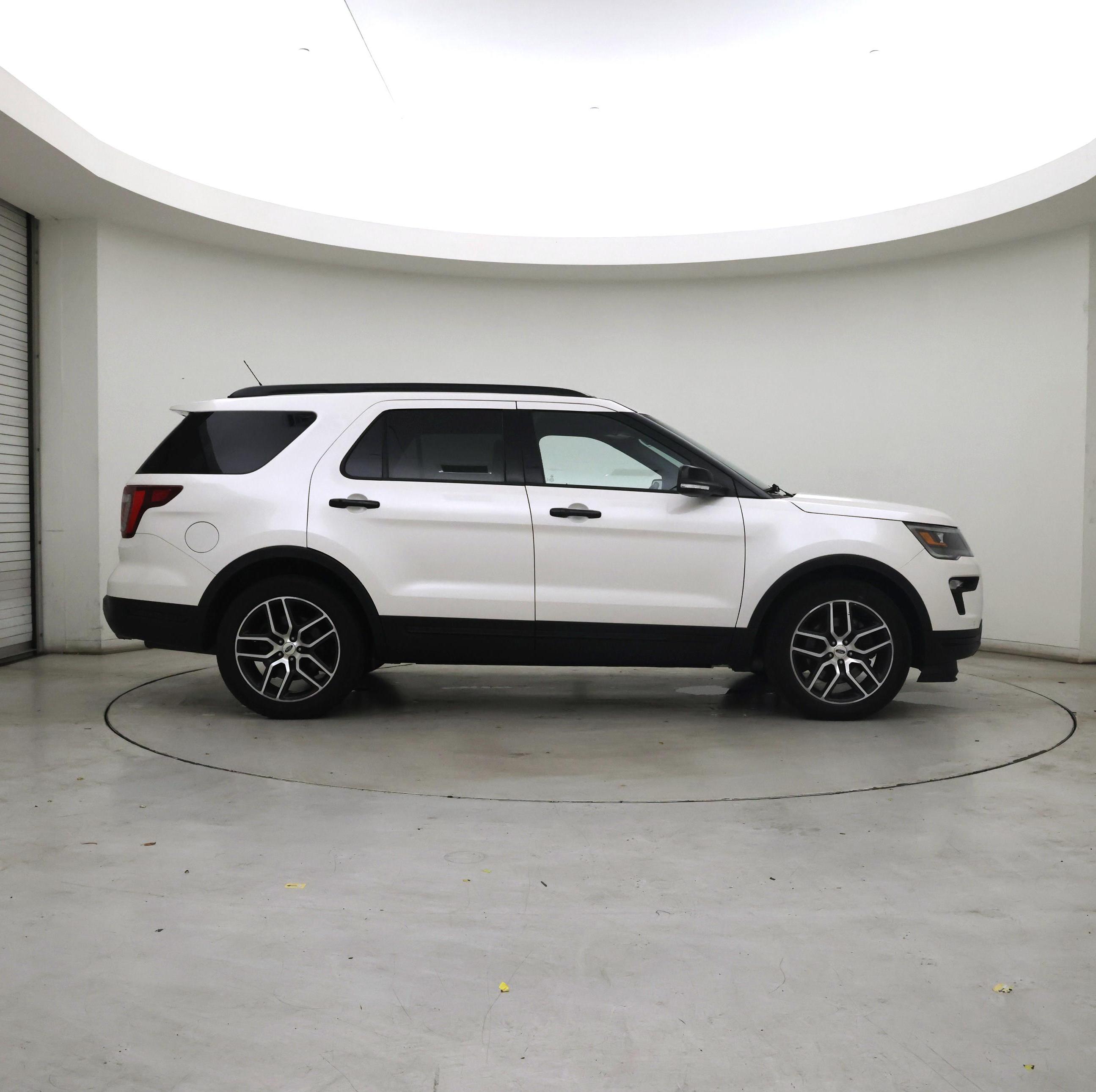 Thumbnail: 2018 Ford Explorer - 7