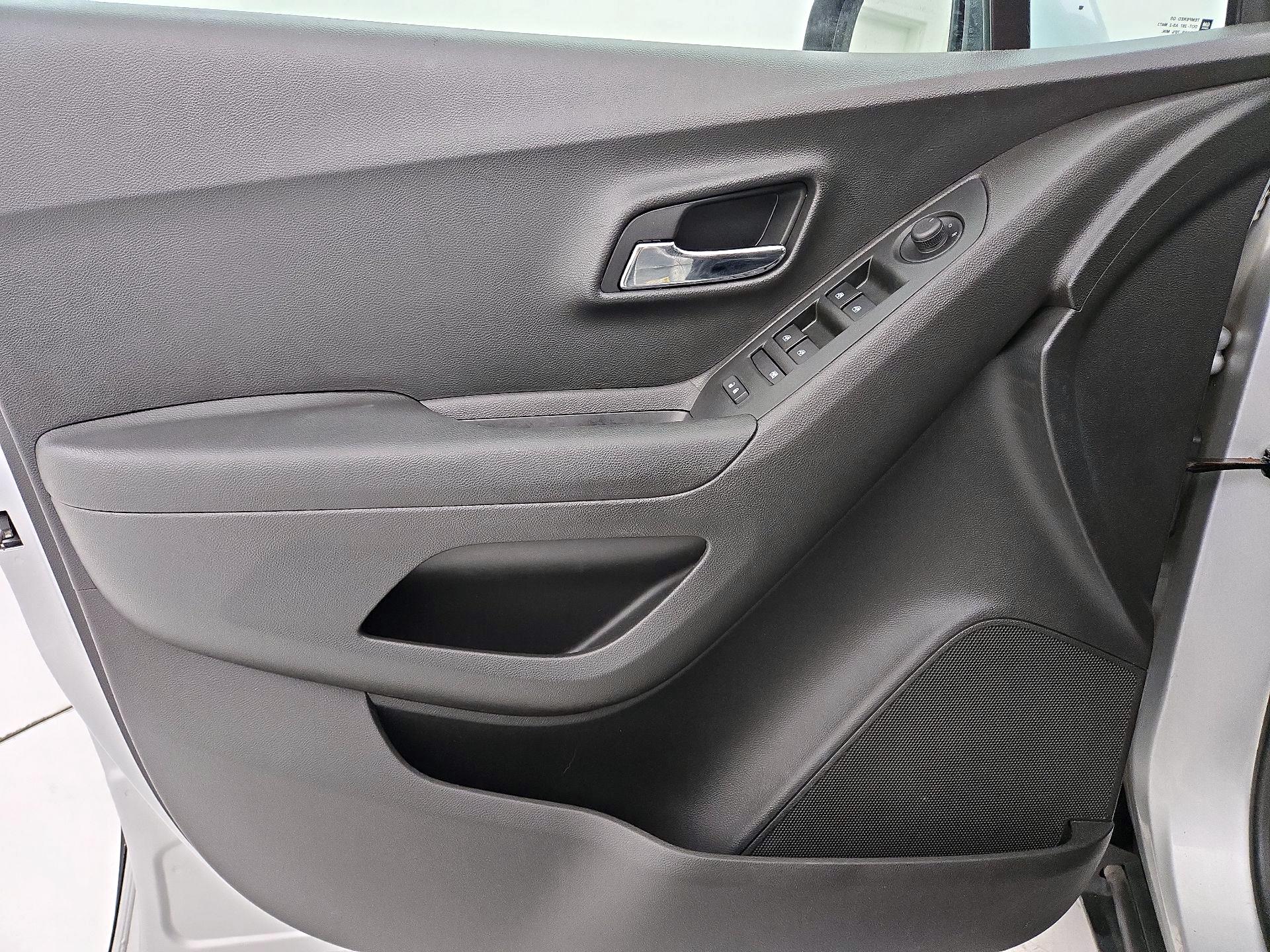 Thumbnail: 2020 Chevrolet Trax - 12