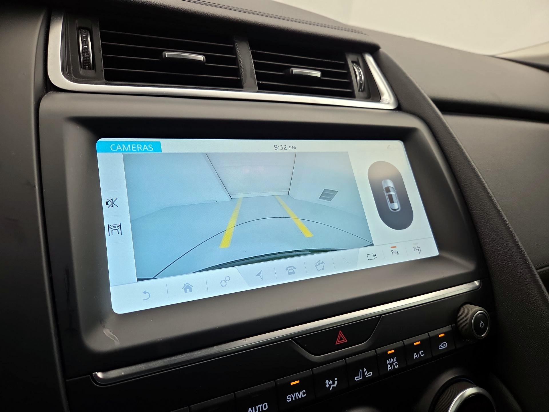 Thumbnail: 2018 Jaguar E-Pace - 15