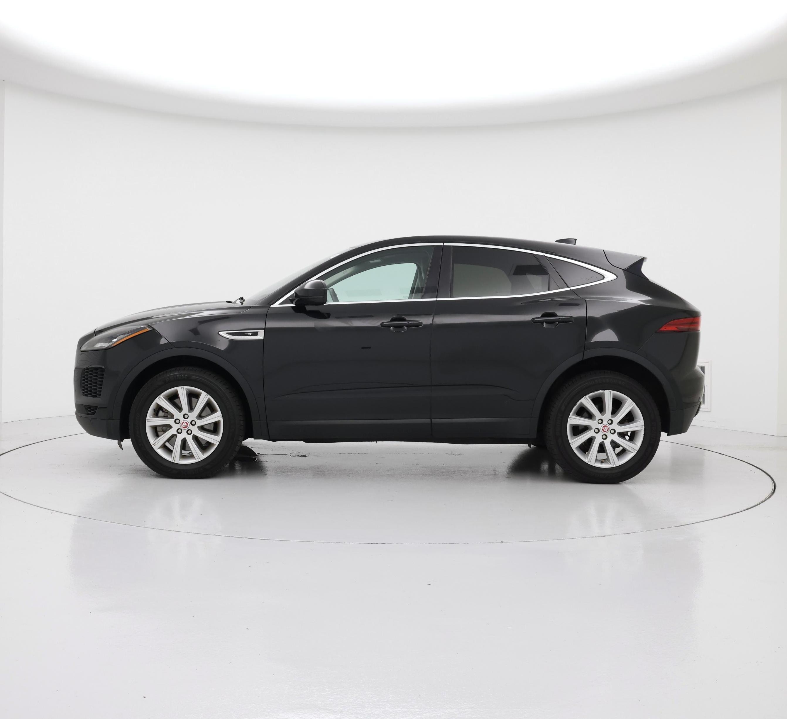 Thumbnail: 2018 Jaguar E-Pace - 3