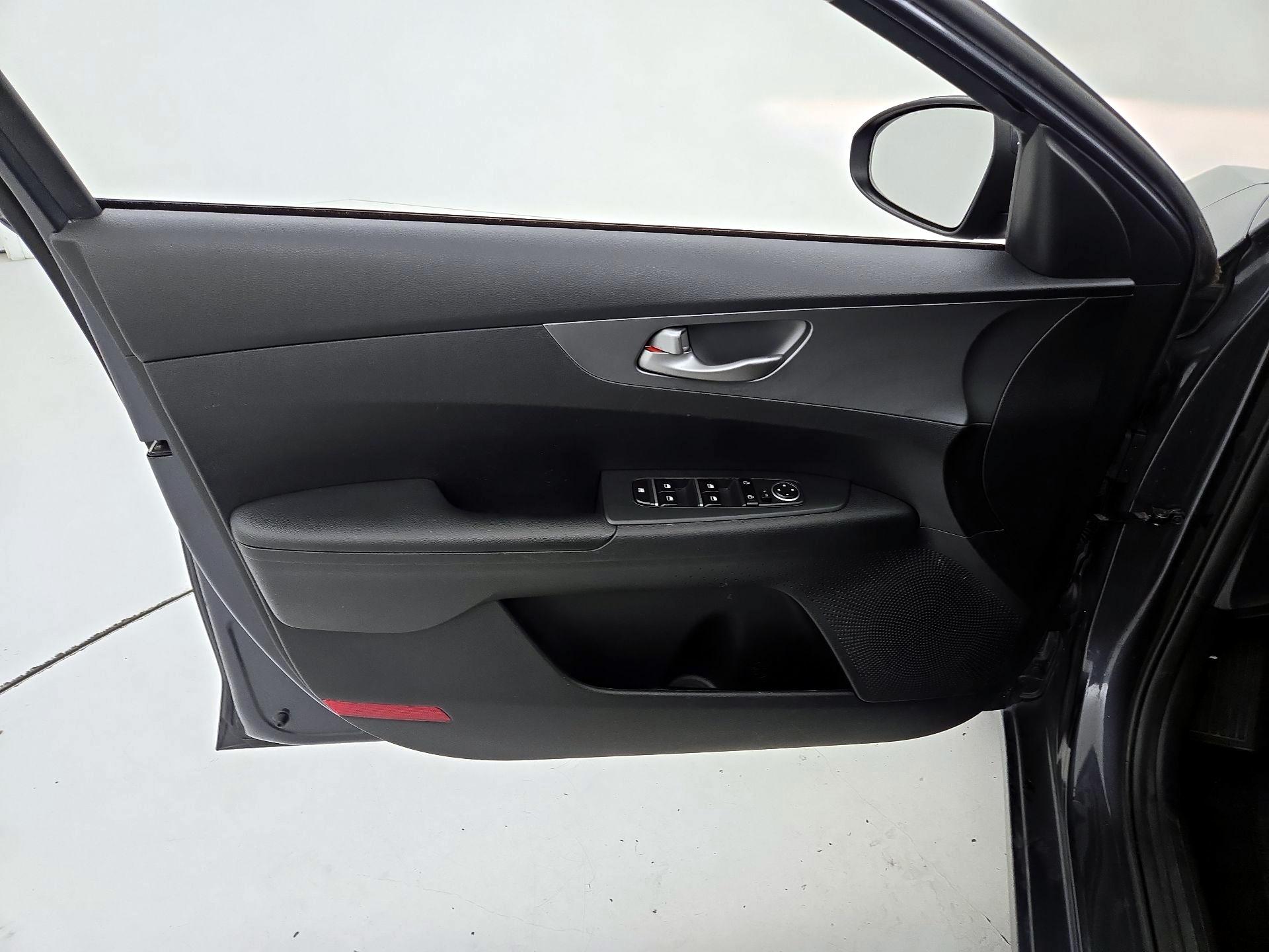 Thumbnail: 2019 Kia Forte - 12