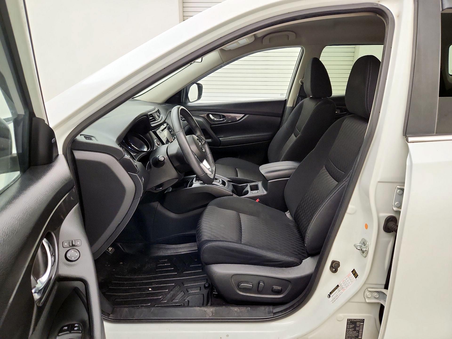 Thumbnail: 2017 Nissan Rogue - 11