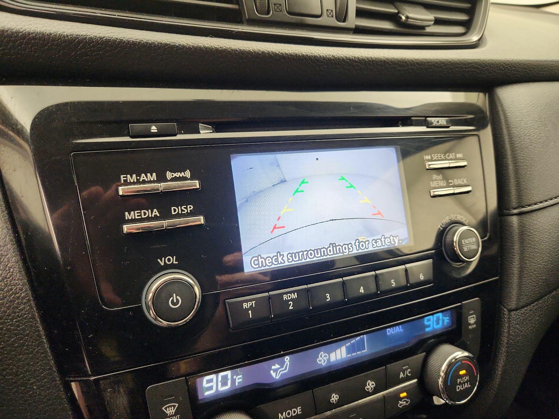 Thumbnail: 2017 Nissan Rogue - 14