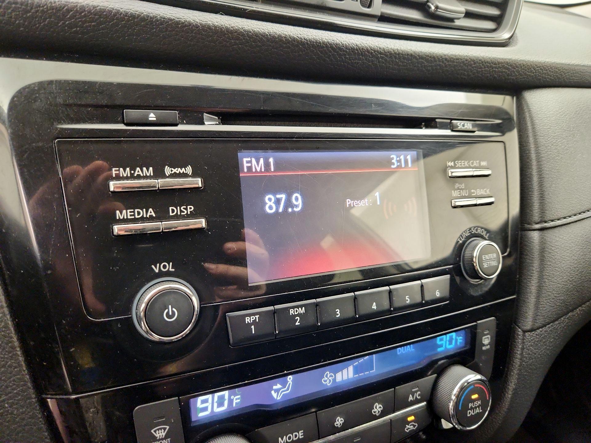 Thumbnail: 2017 Nissan Rogue - 15