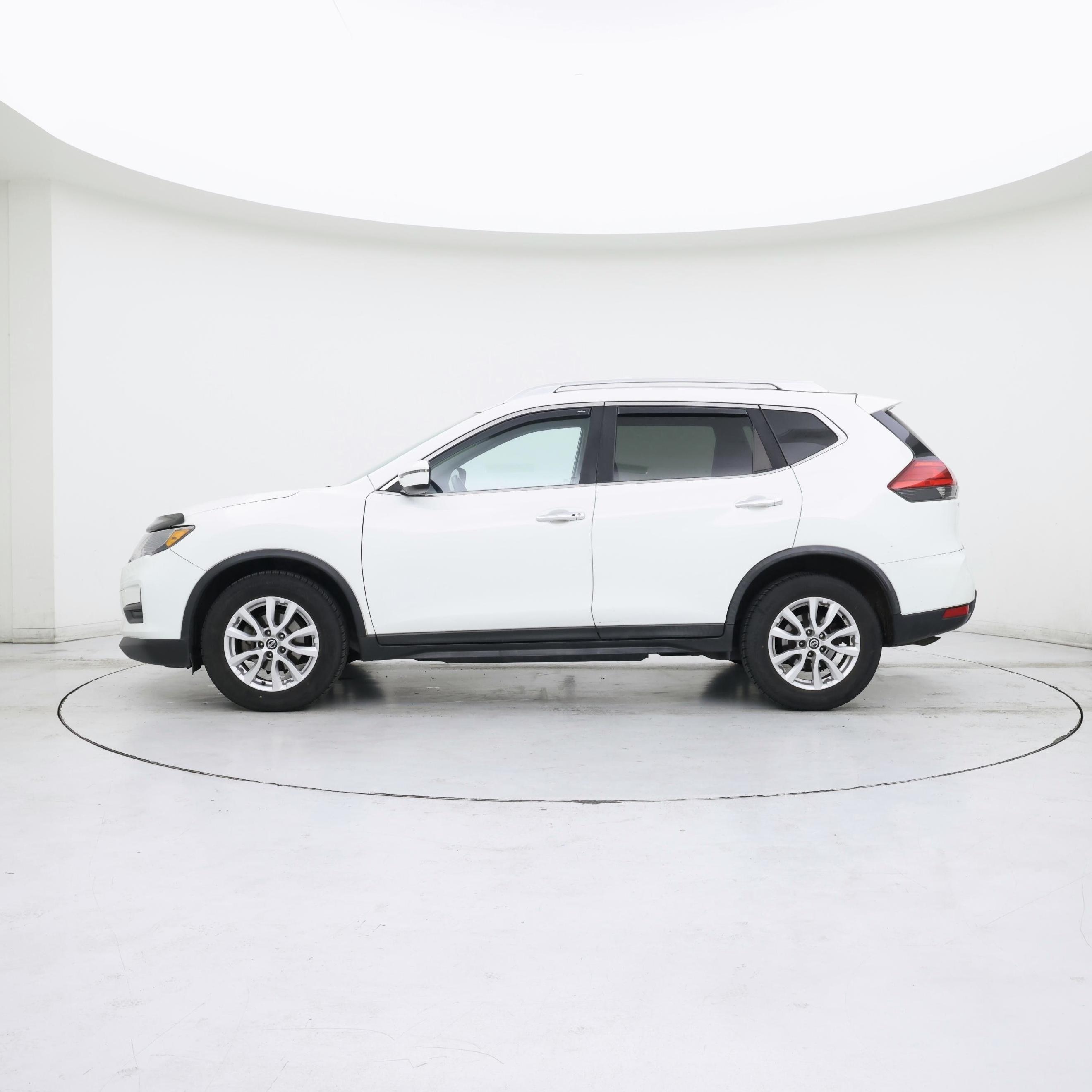 Thumbnail: 2017 Nissan Rogue - 3