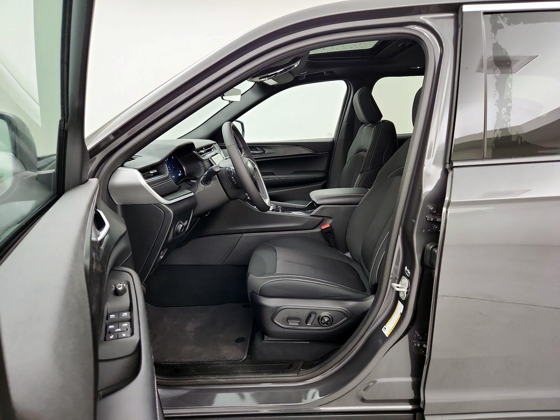 Thumbnail: 2025 Jeep Grand Cherokee - 11