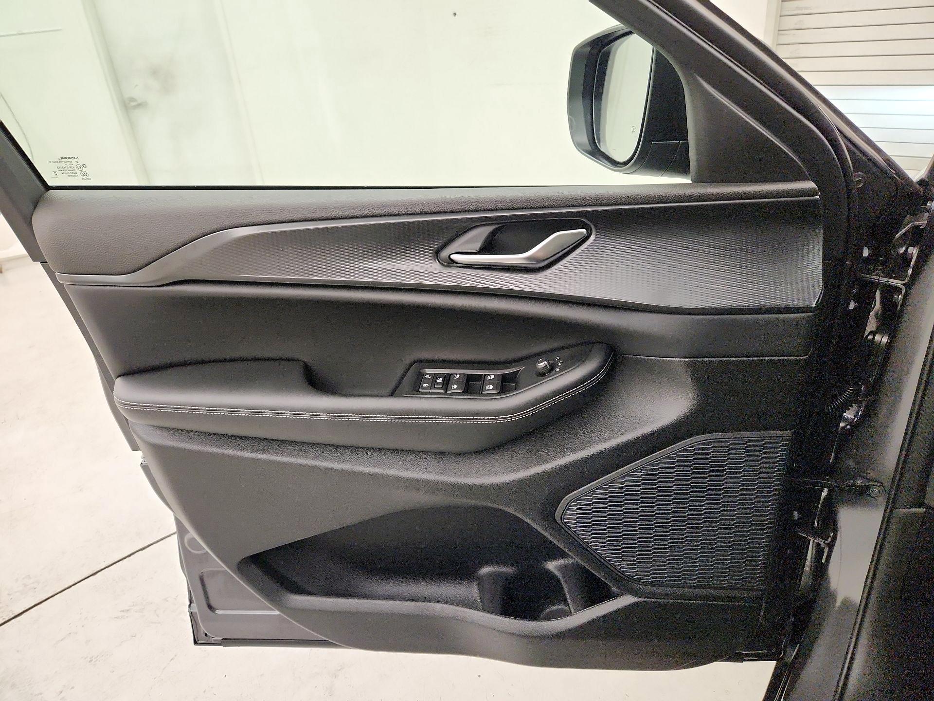 Thumbnail: 2025 Jeep Grand Cherokee - 12