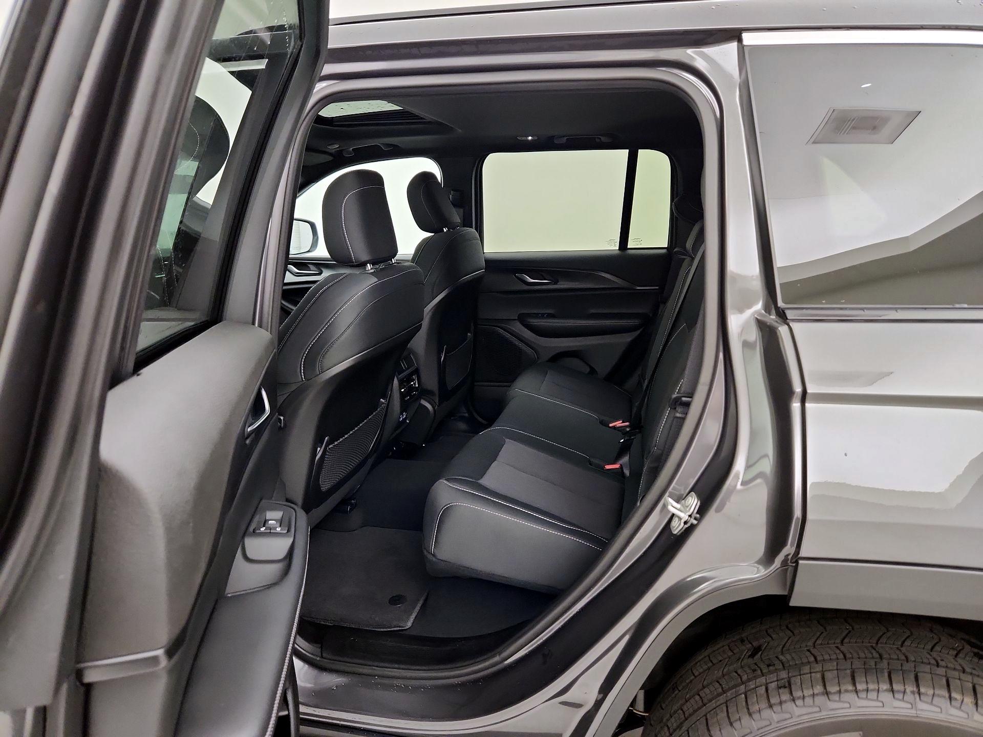 Thumbnail: 2025 Jeep Grand Cherokee - 20