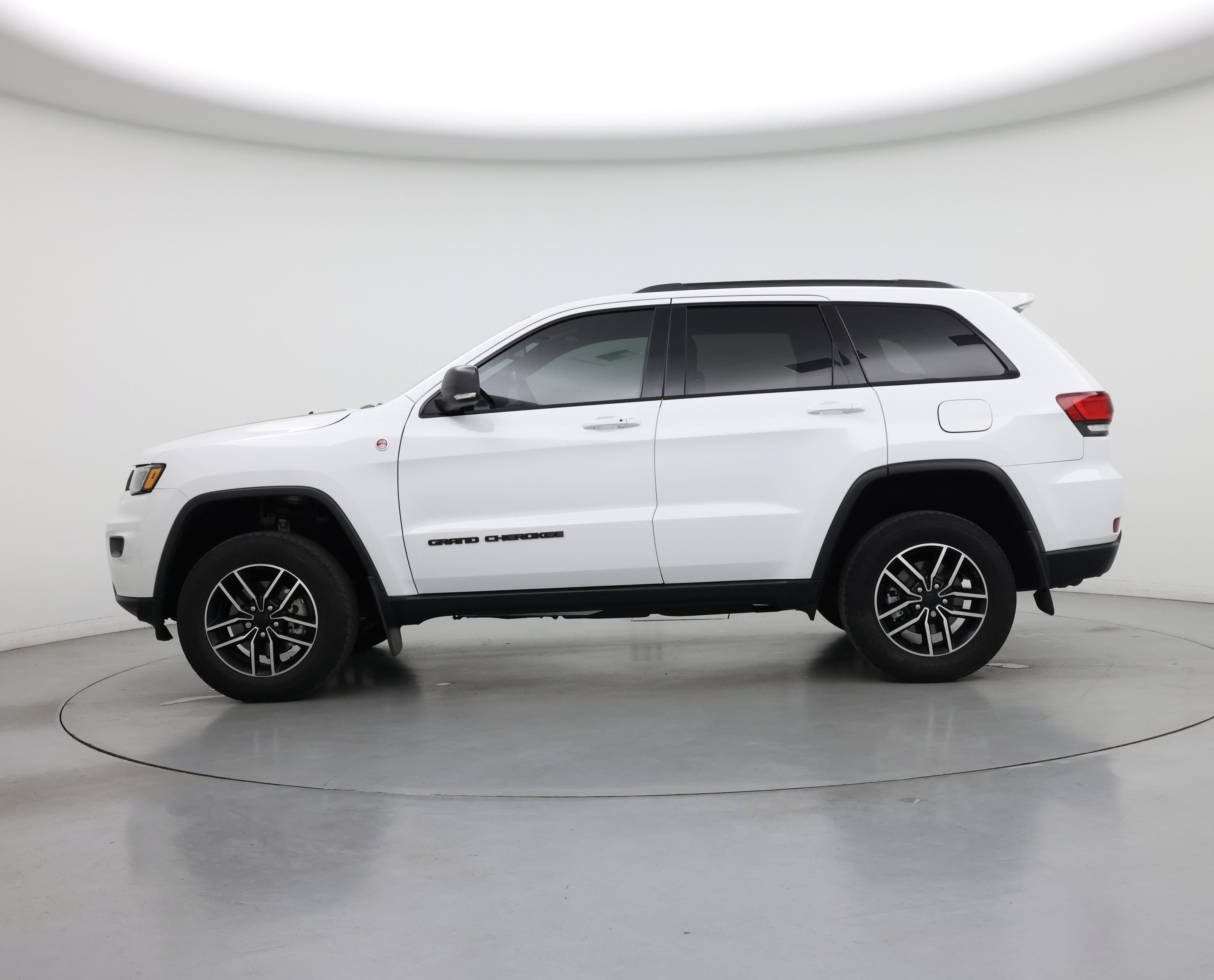 Thumbnail: 2020 Jeep Grand Cherokee - 3
