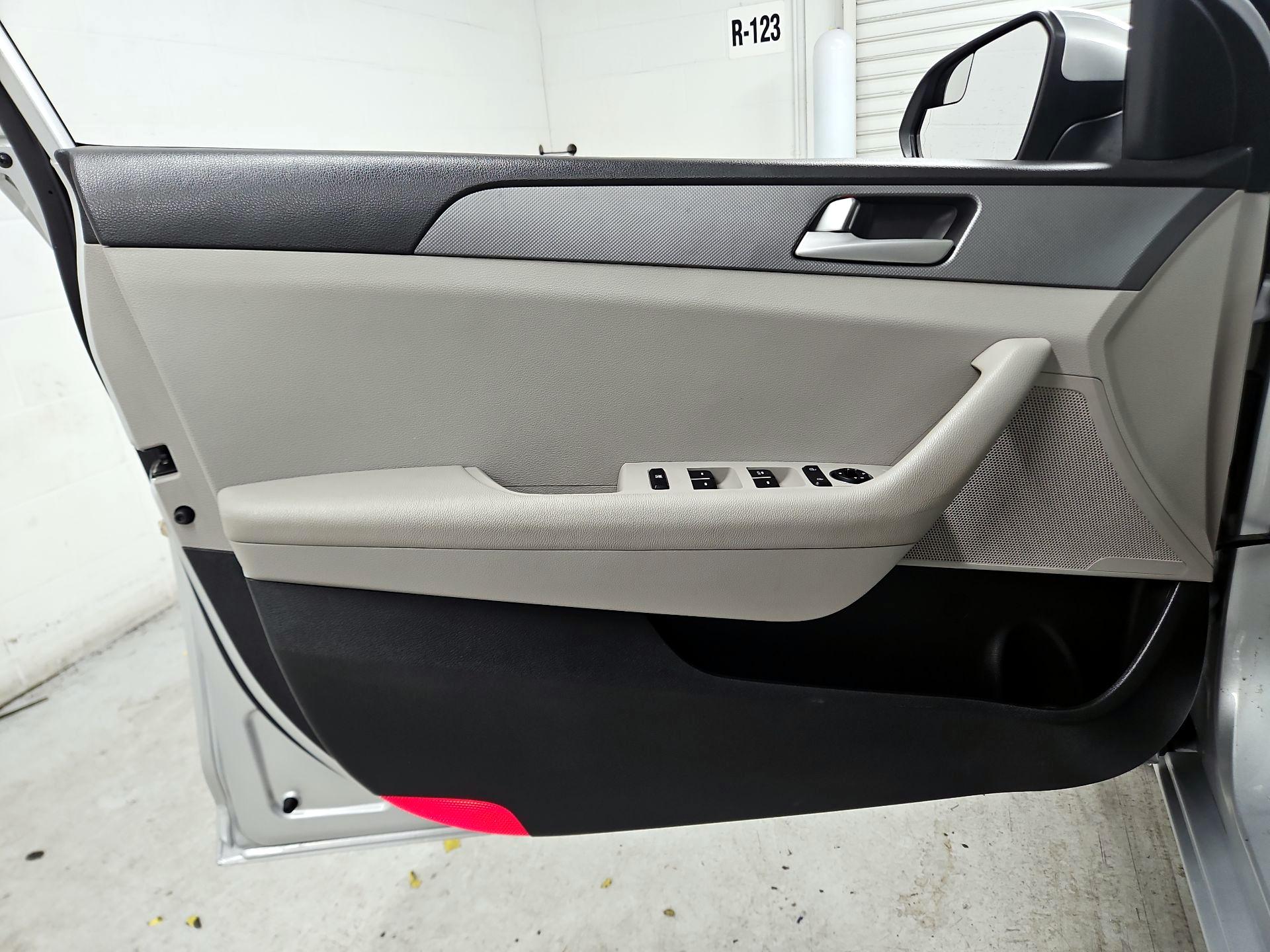 Thumbnail: 2016 Hyundai Sonata - 12