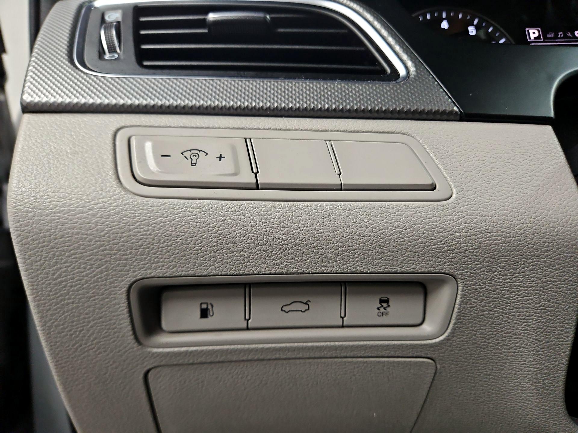 Thumbnail: 2016 Hyundai Sonata - 13