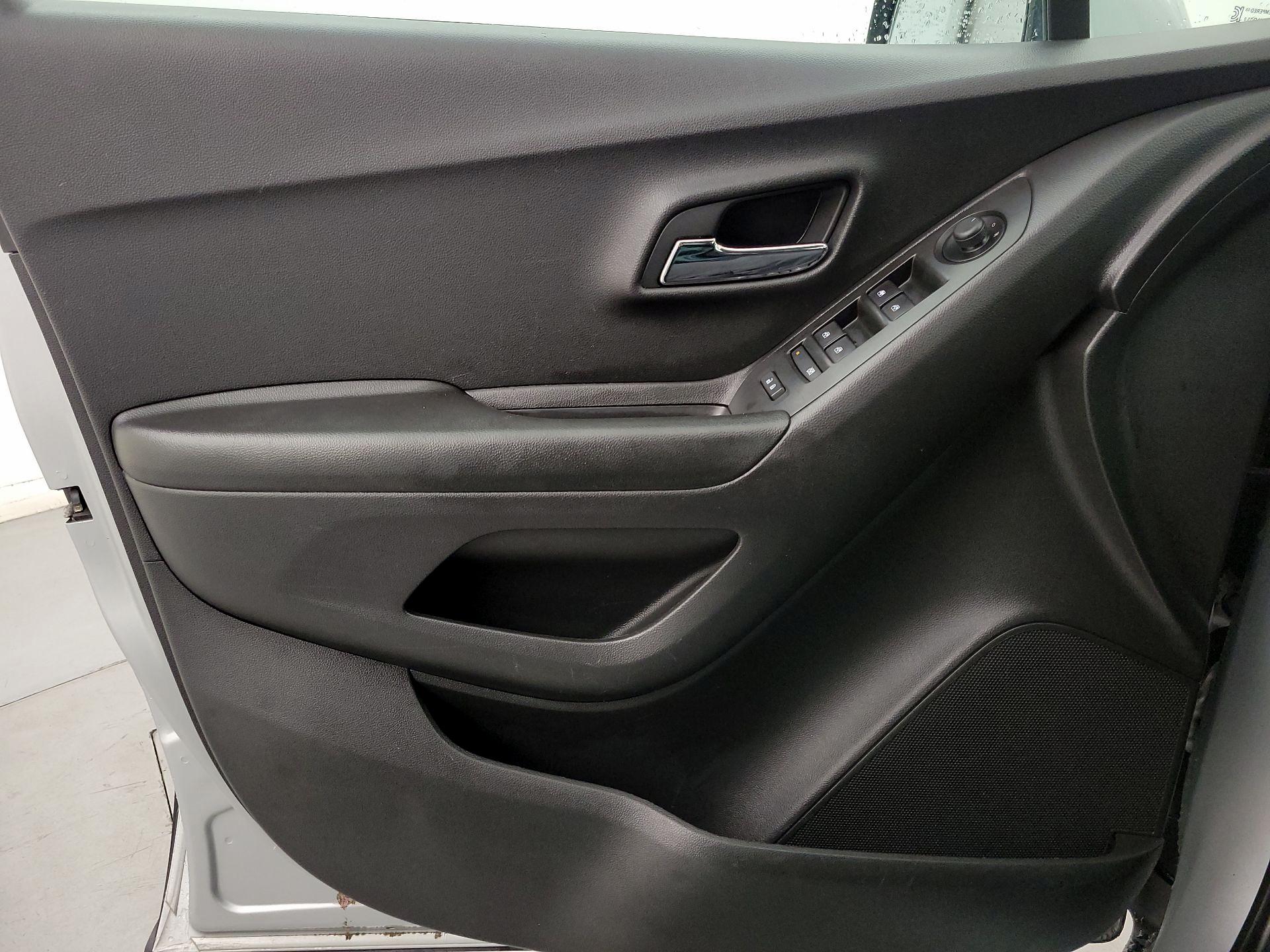 Thumbnail: 2021 Chevrolet Trax - 12