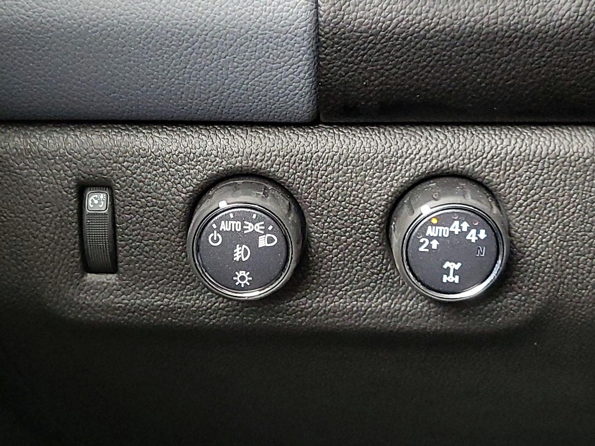 Thumbnail: 2022 Chevrolet Colorado - 13