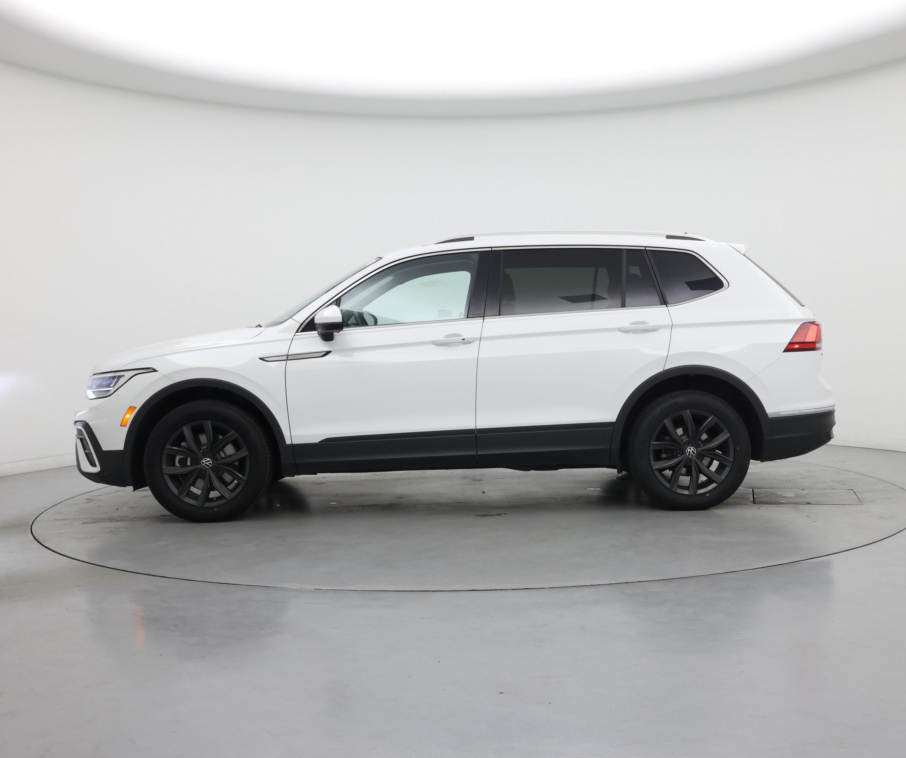 Thumbnail: 2024 Volkswagen Tiguan - 3