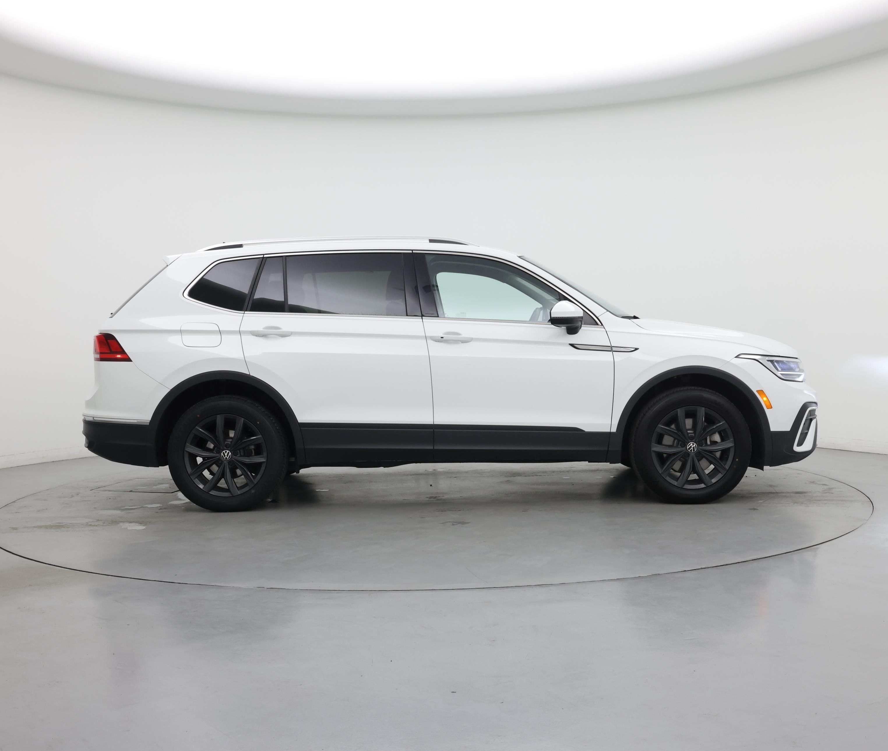 Thumbnail: 2024 Volkswagen Tiguan - 7