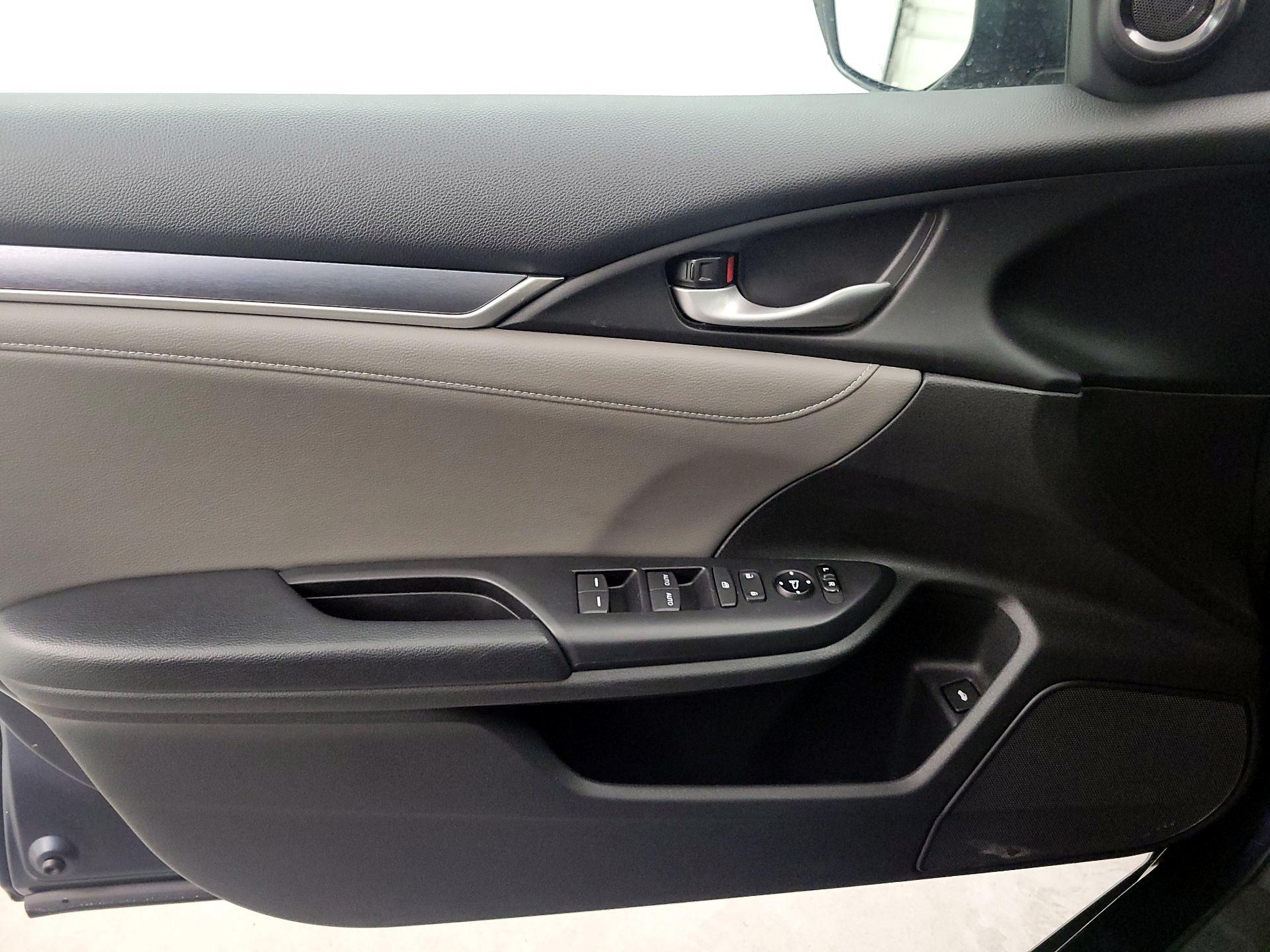 Thumbnail: 2016 Honda Civic - 12