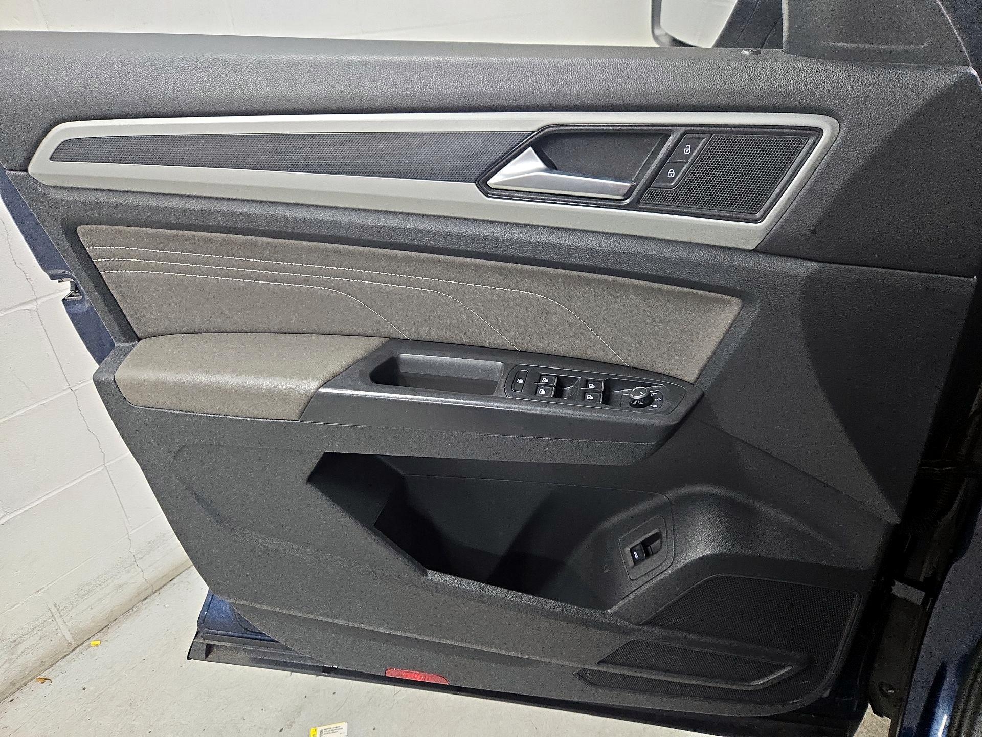 Thumbnail: 2023 Volkswagen Atlas - 12