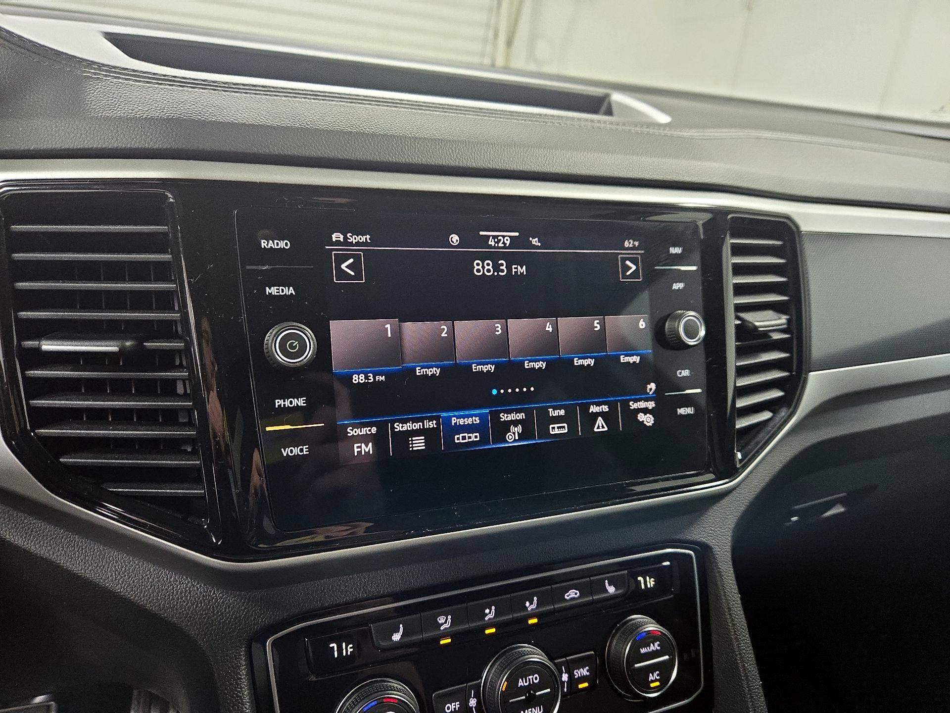 Thumbnail: 2023 Volkswagen Atlas - 16