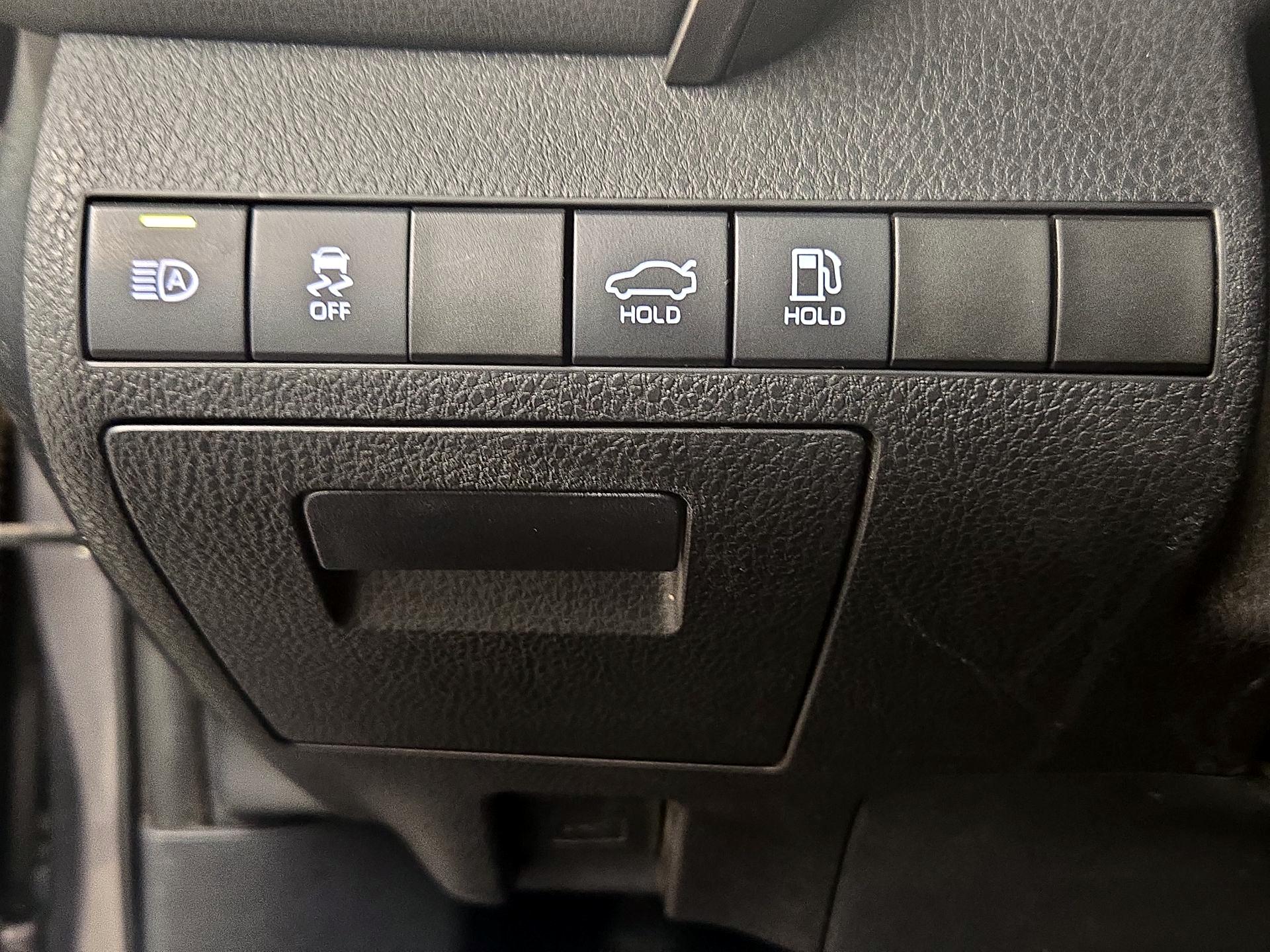 Thumbnail: 2022 Toyota Camry - 13