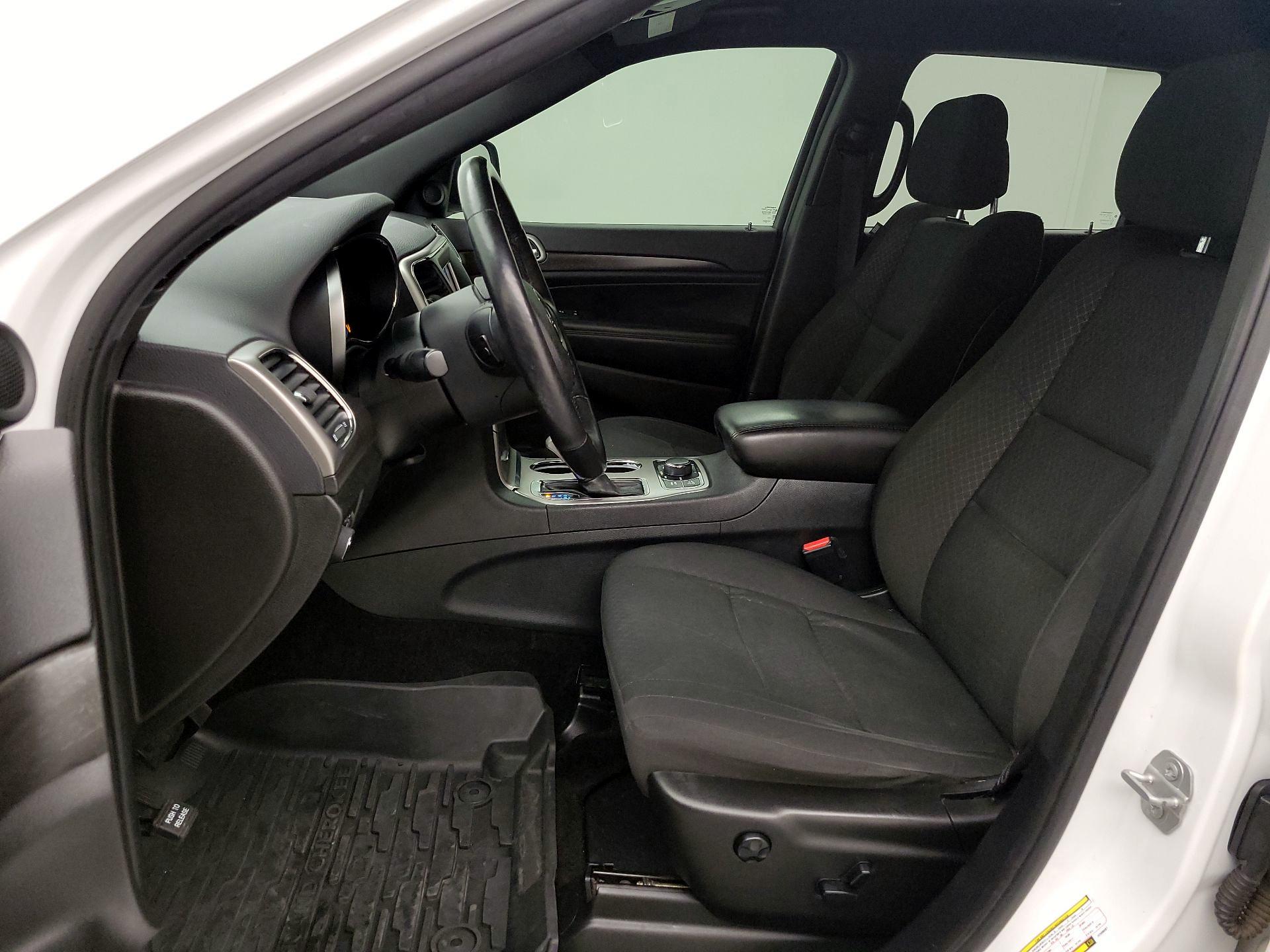 Thumbnail: 2018 Jeep Grand Cherokee - 11