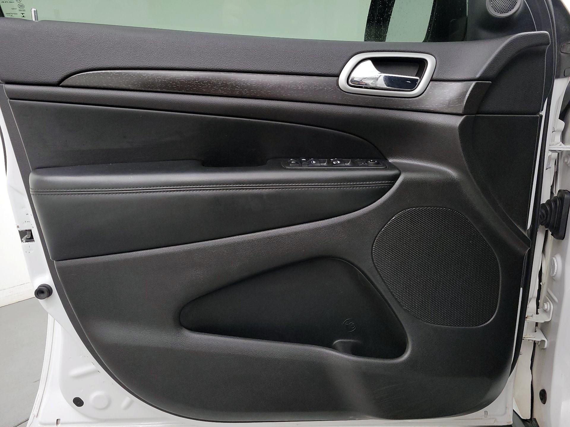 Thumbnail: 2018 Jeep Grand Cherokee - 12