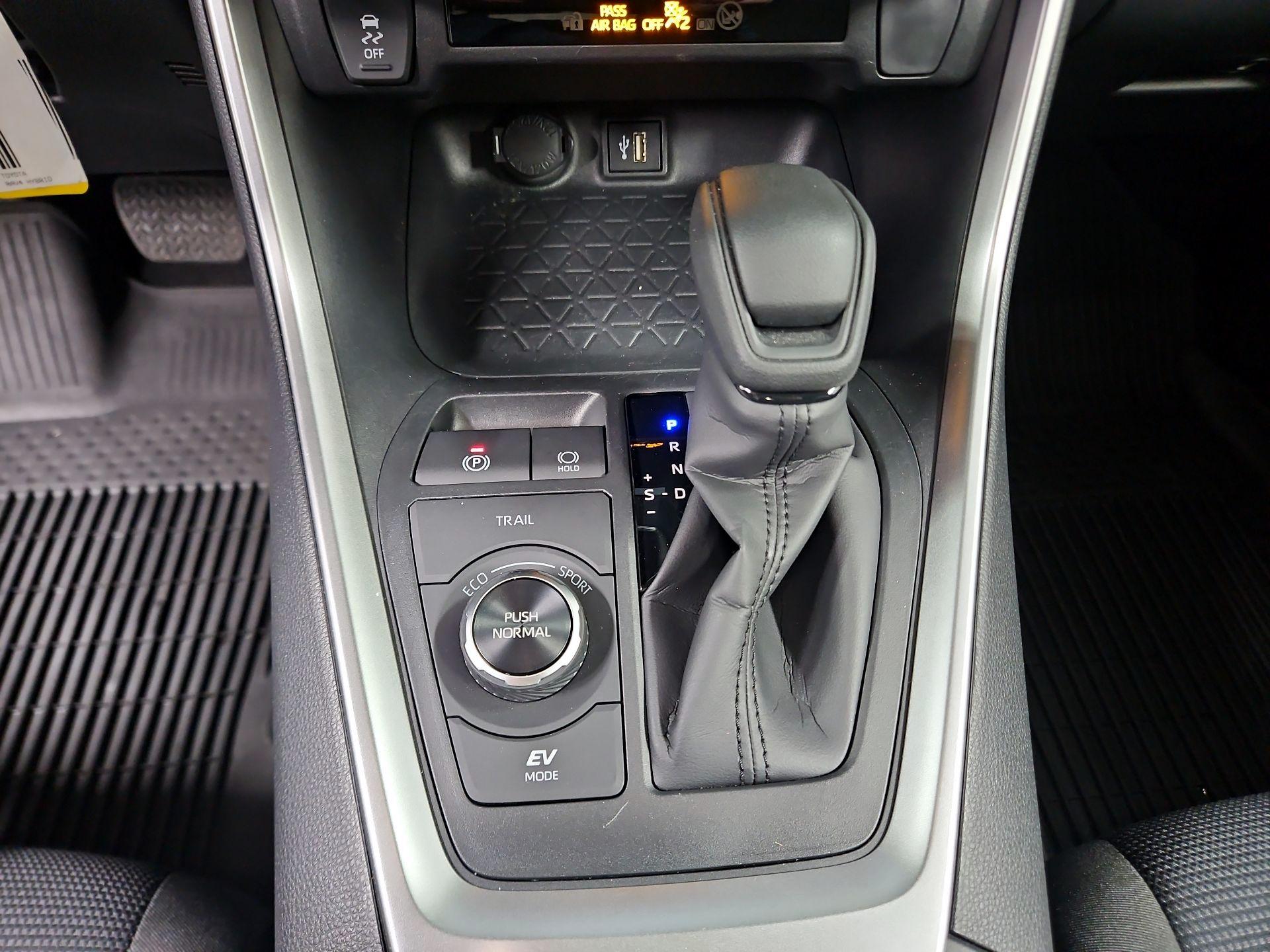 Thumbnail: 2025 Toyota RAV4 - 17