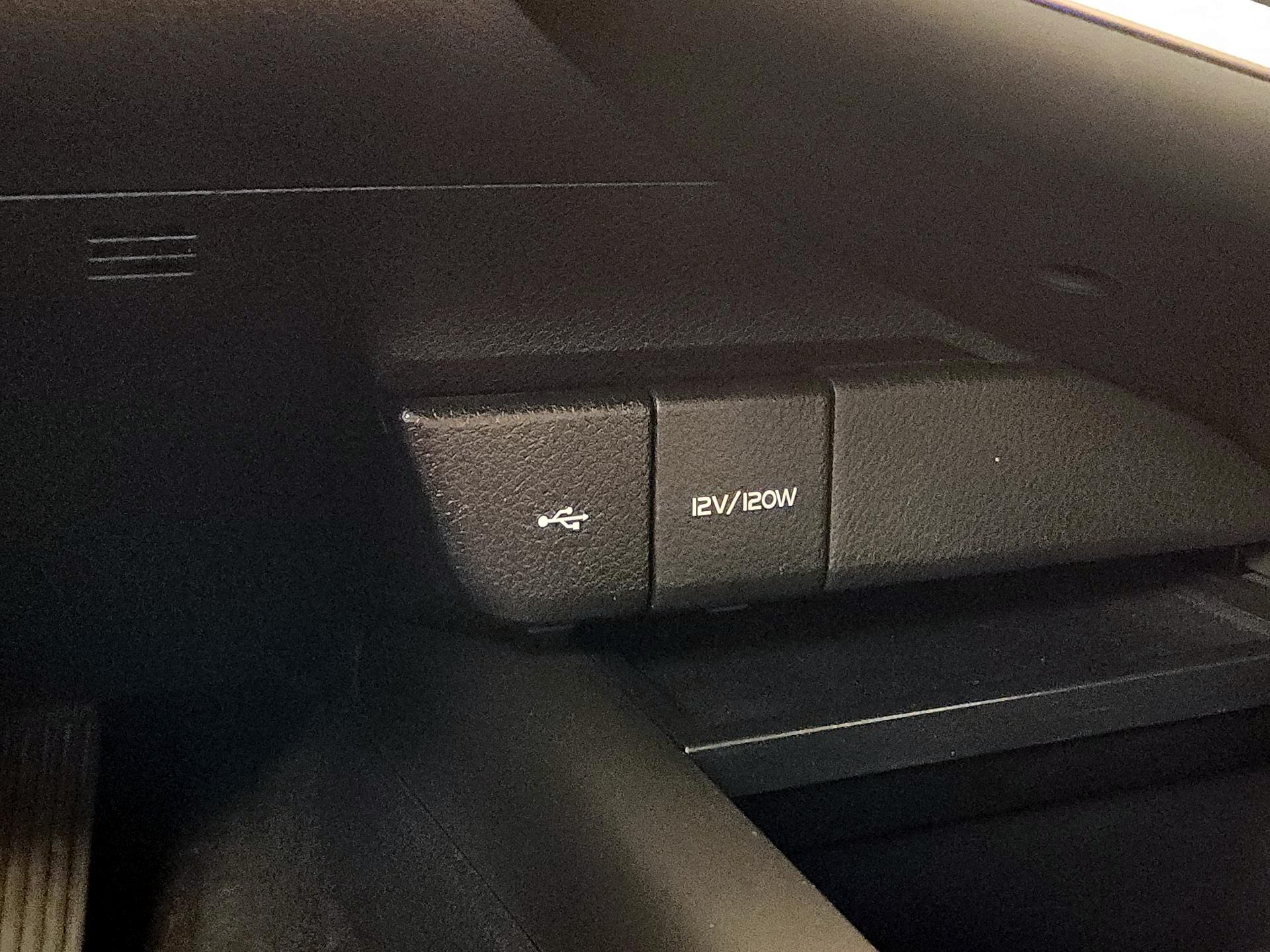 Thumbnail: 2021 Toyota Camry - 18