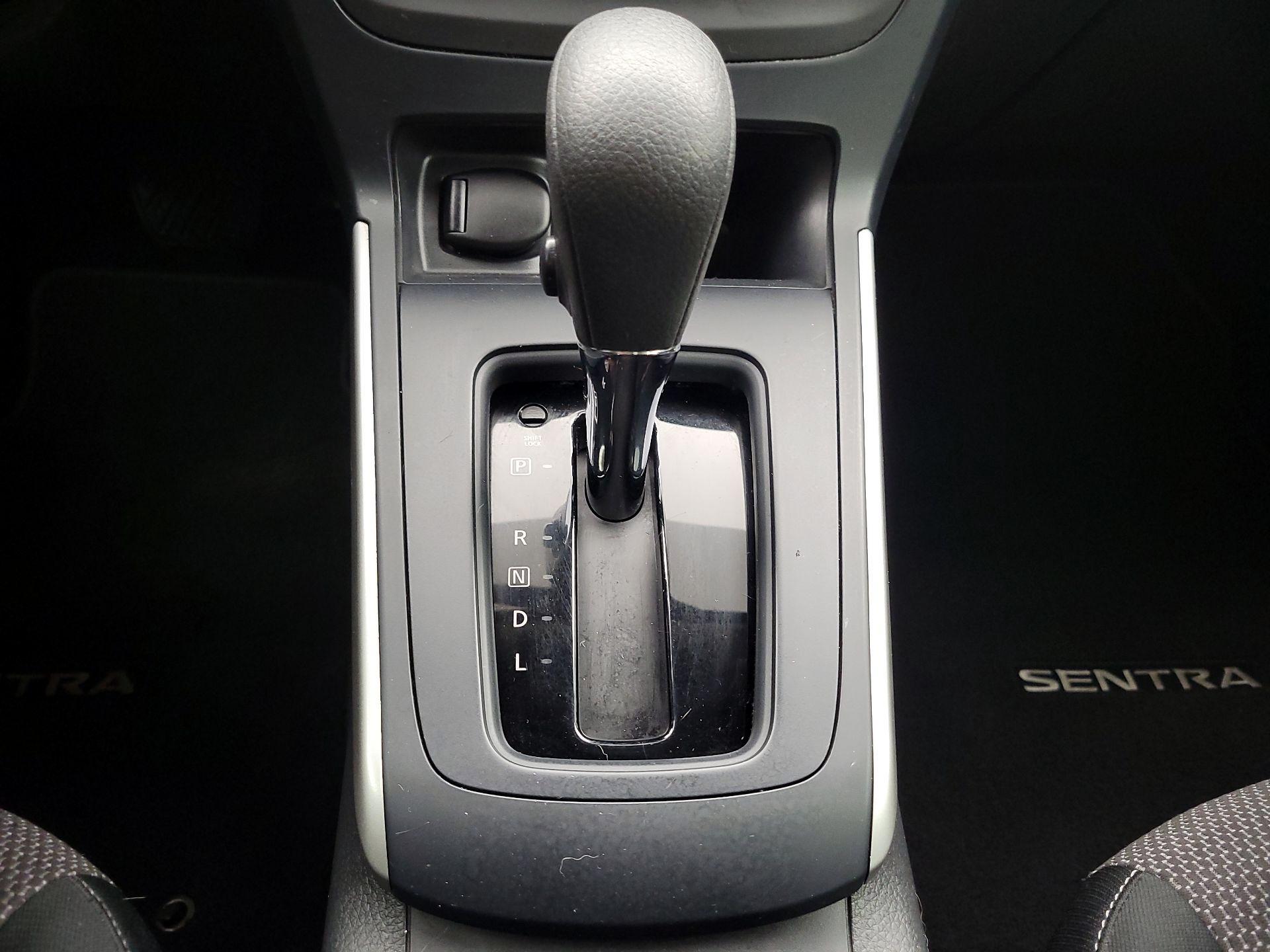 Thumbnail: 2019 Nissan Sentra - 17