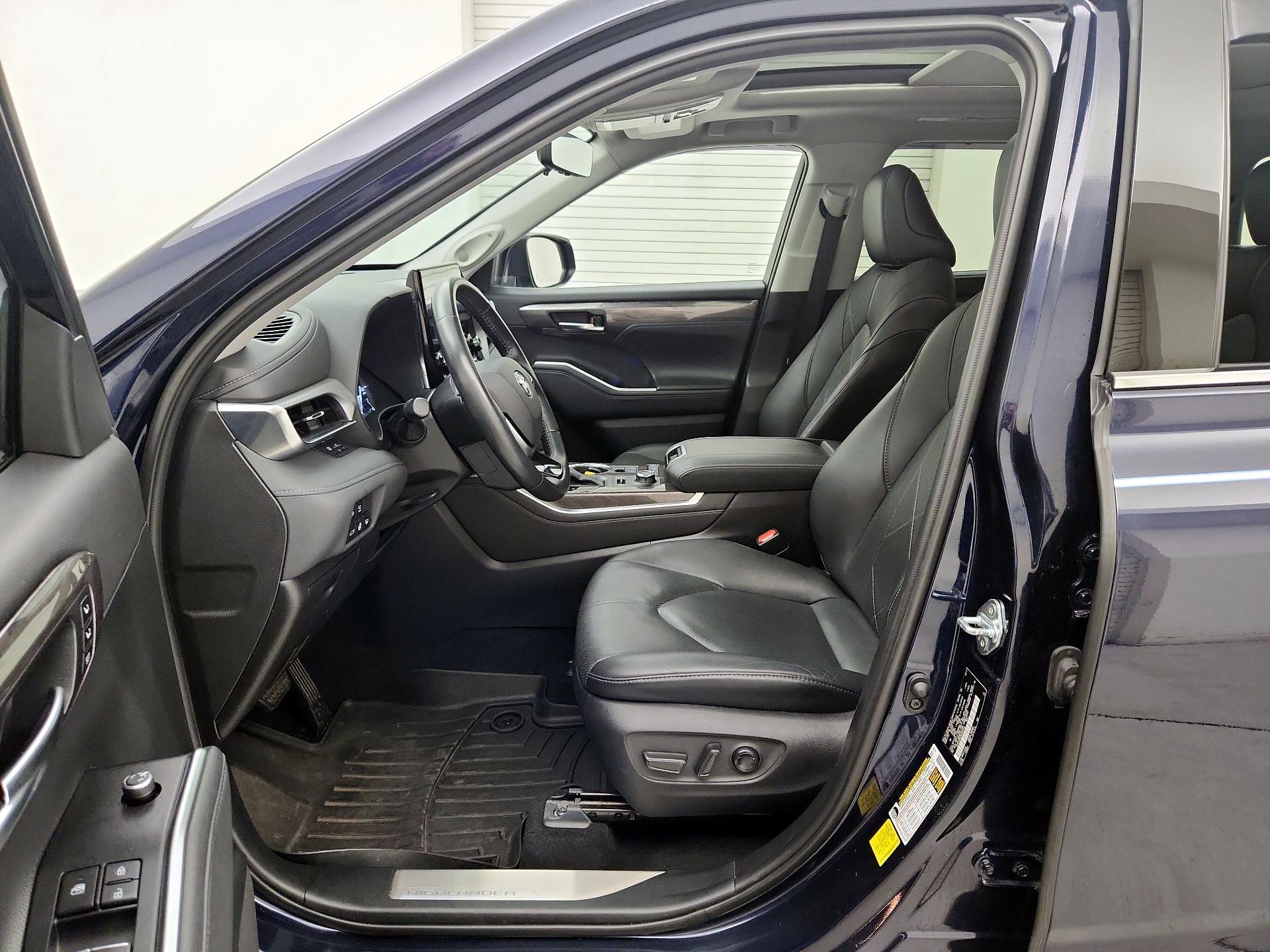 Thumbnail: 2021 Toyota Highlander - 11