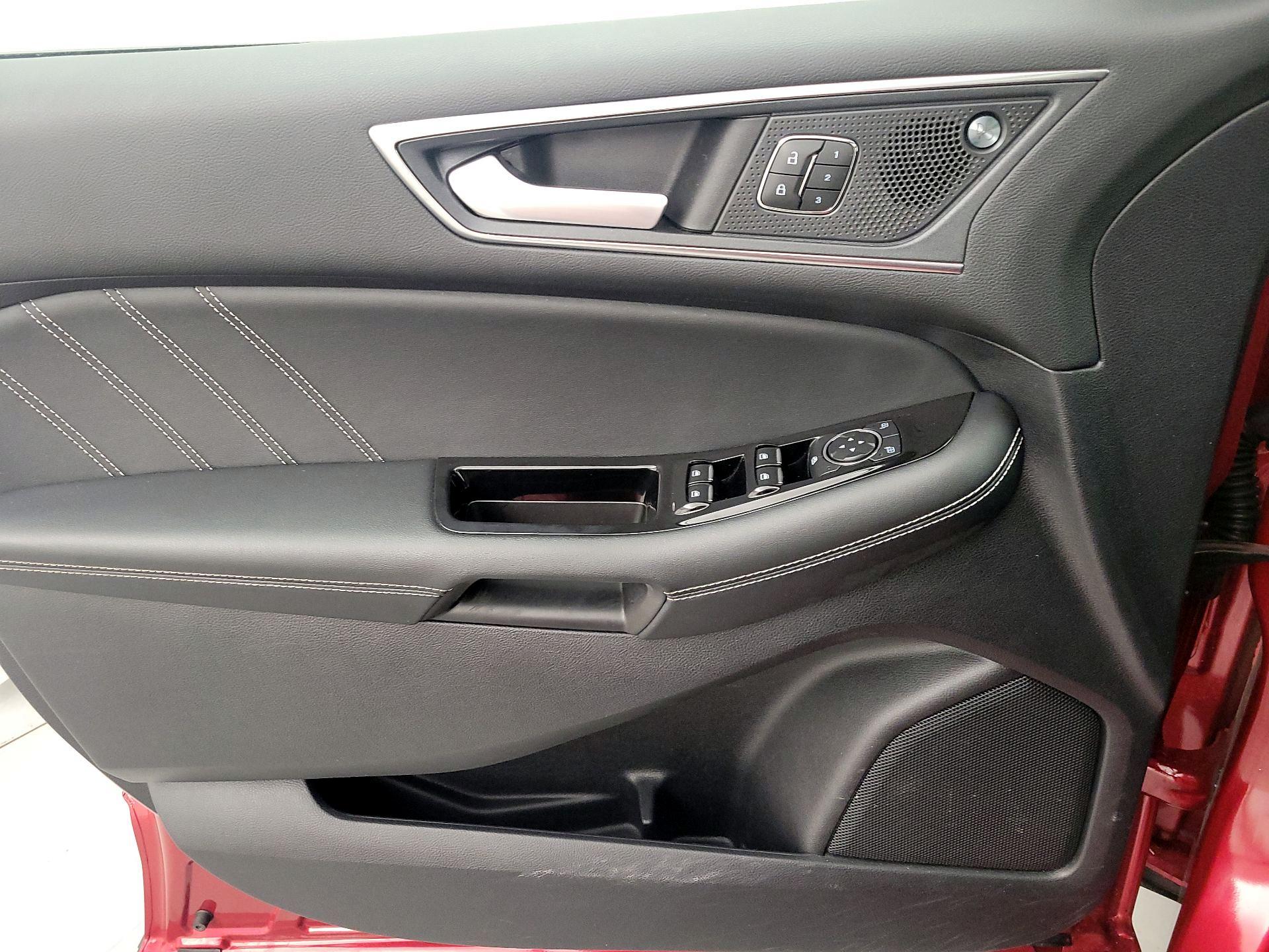 Thumbnail: 2020 Ford Edge - 12