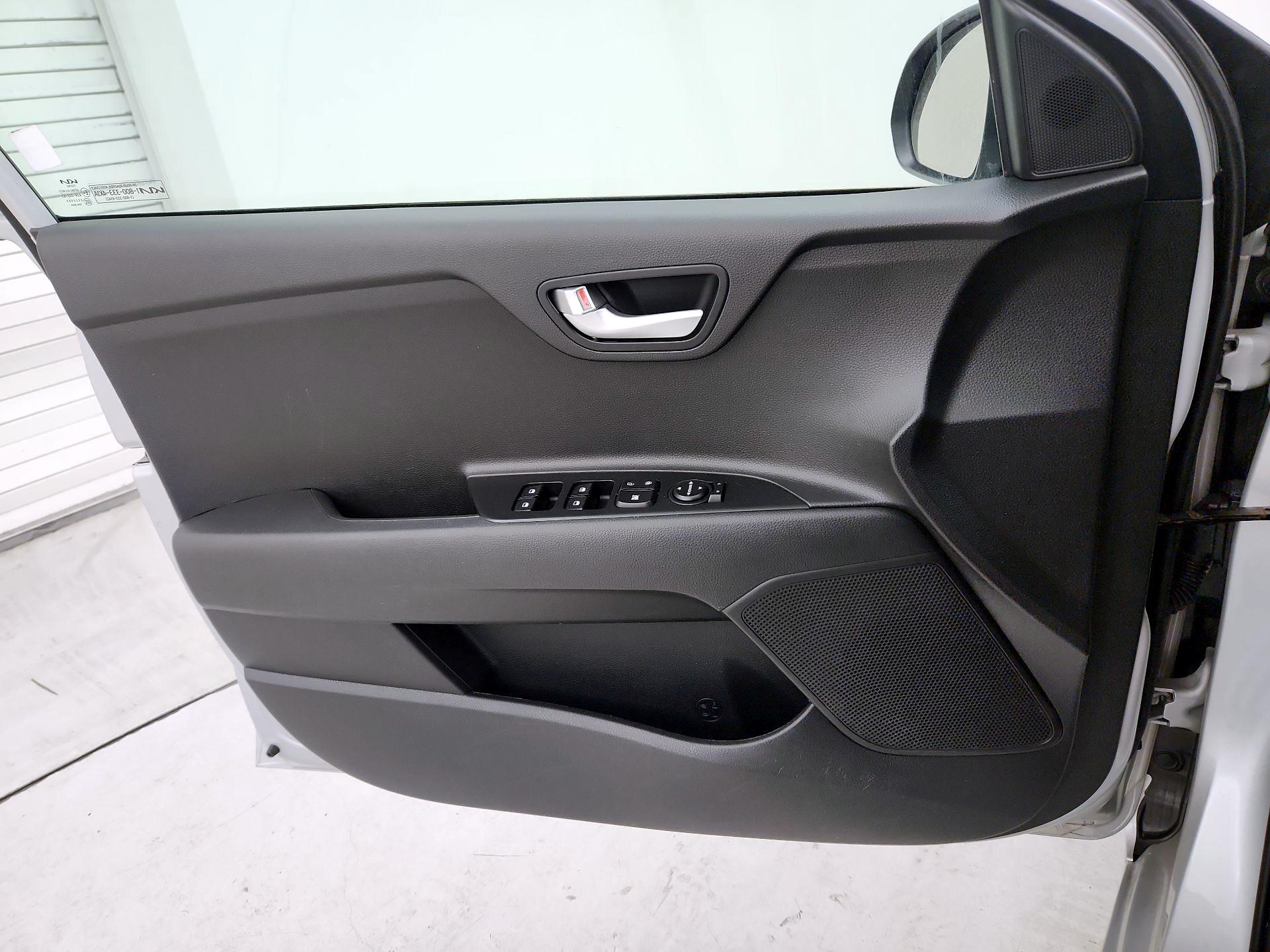 Thumbnail: 2023 Kia Rio - 12