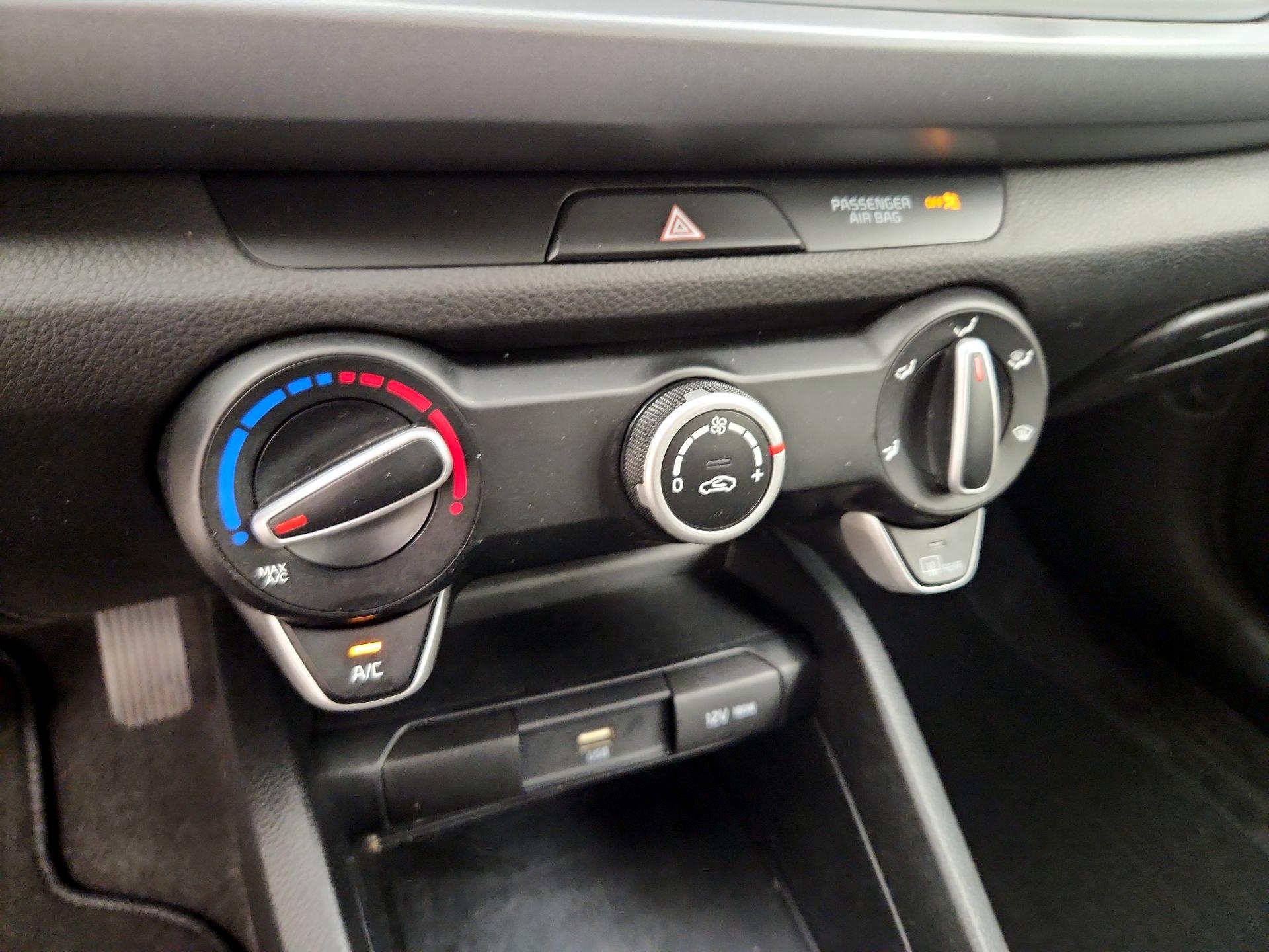 Thumbnail: 2023 Kia Rio - 16