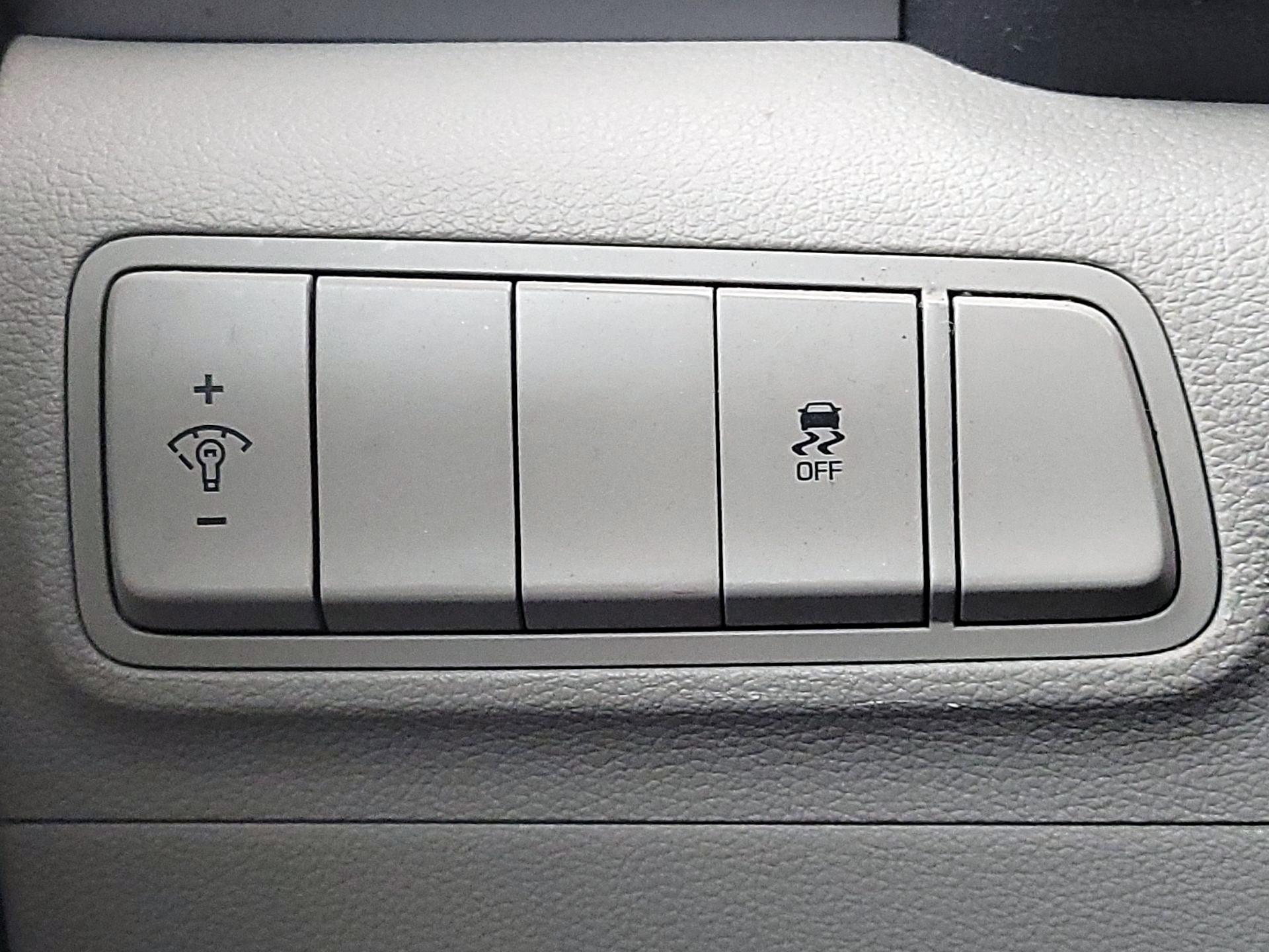 Thumbnail: 2016 Hyundai Tucson - 13