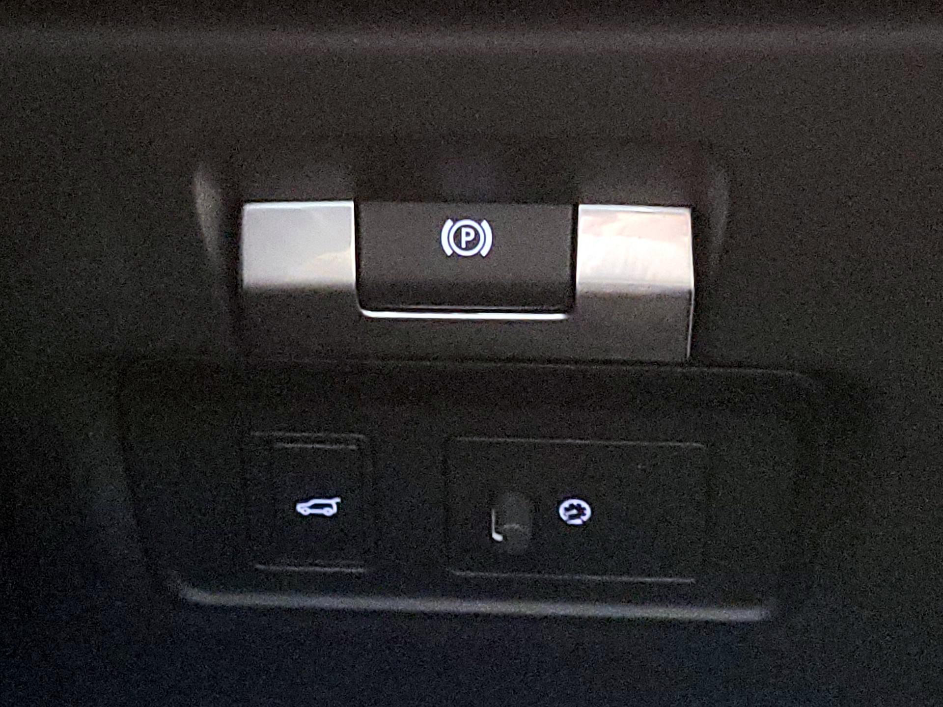 Thumbnail: 2021 Land Rover Discovery Sport - 13