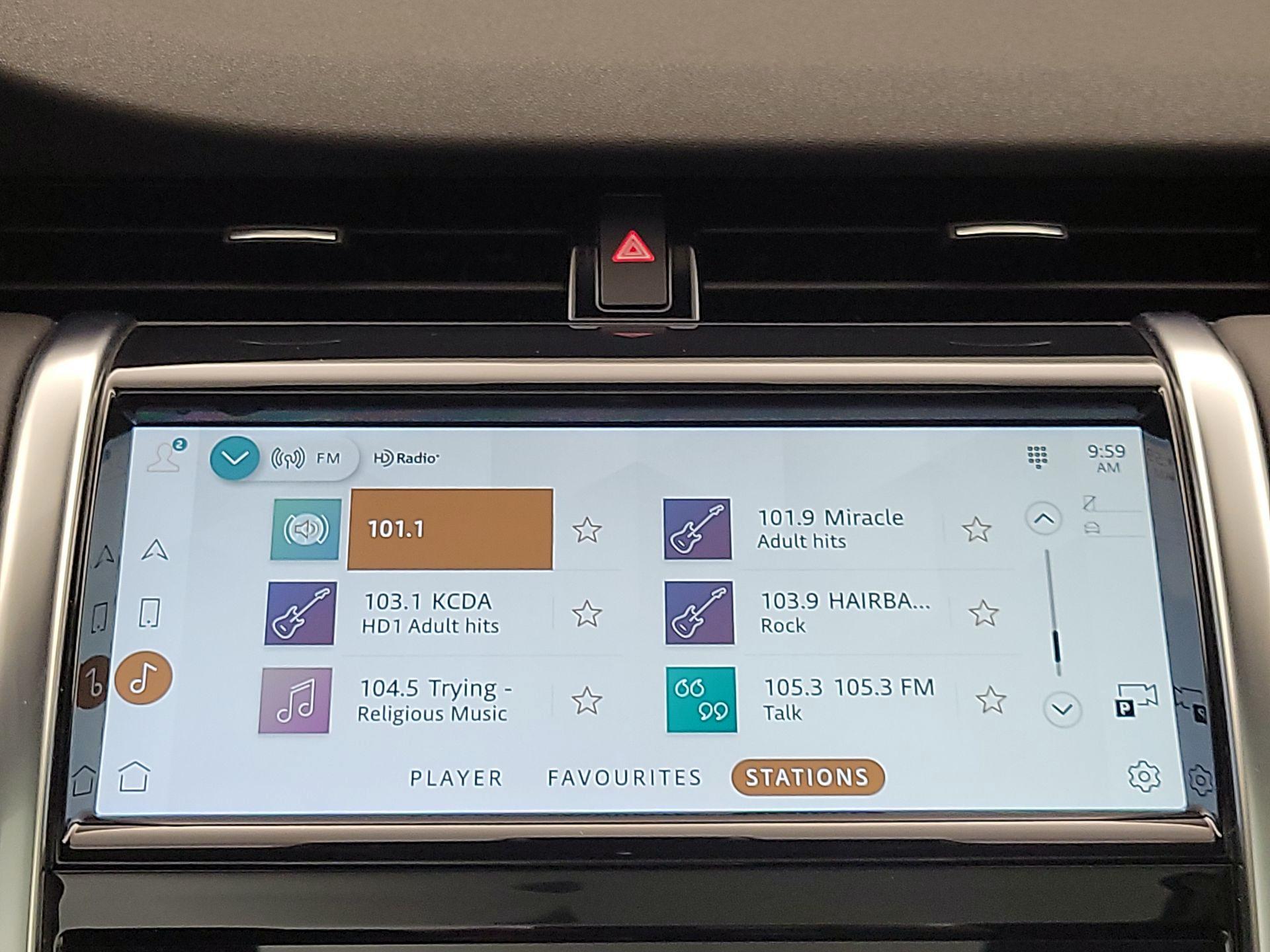 Thumbnail: 2021 Land Rover Discovery Sport - 16