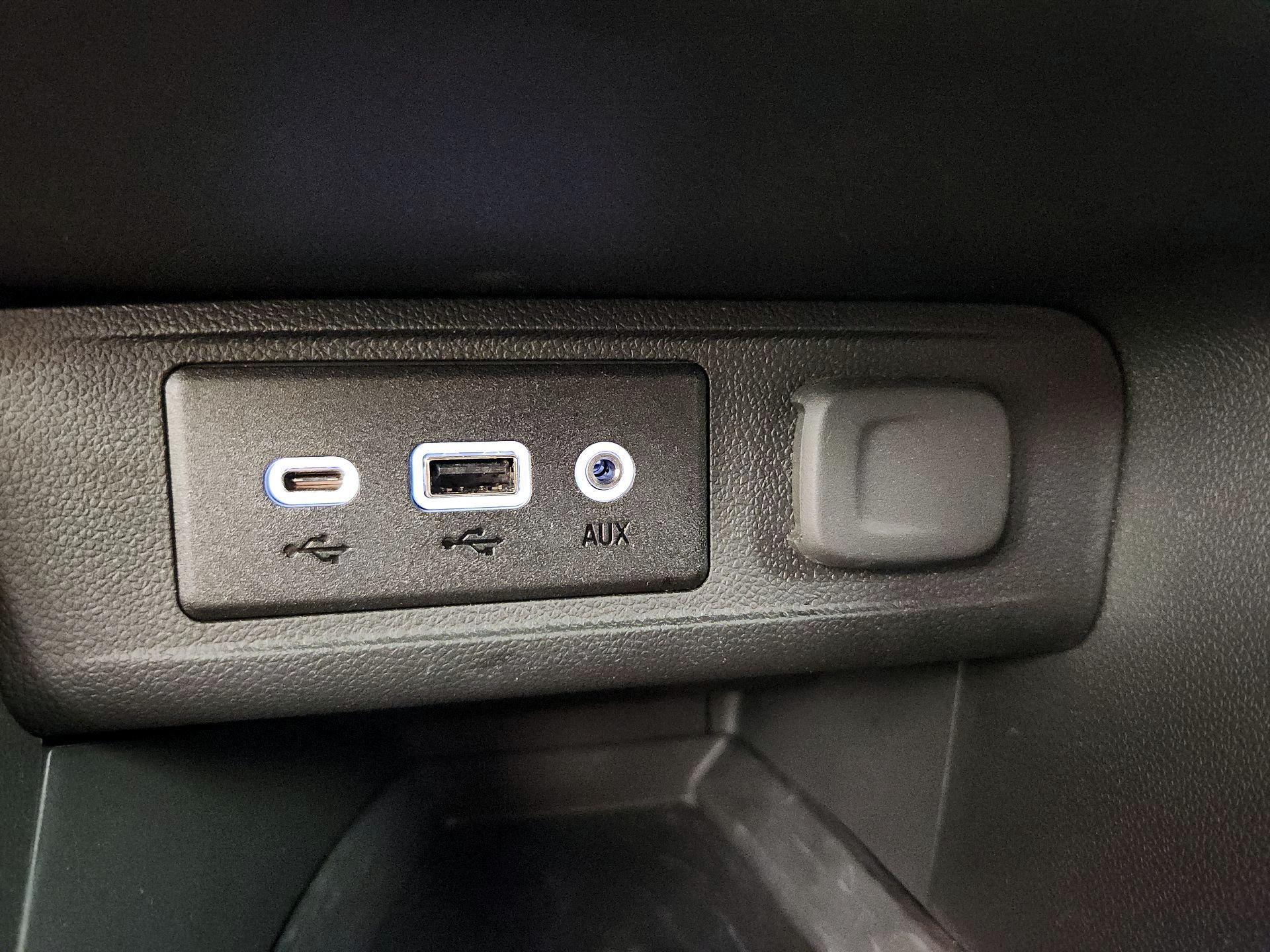 Thumbnail: 2023 Buick Encore GX - 18